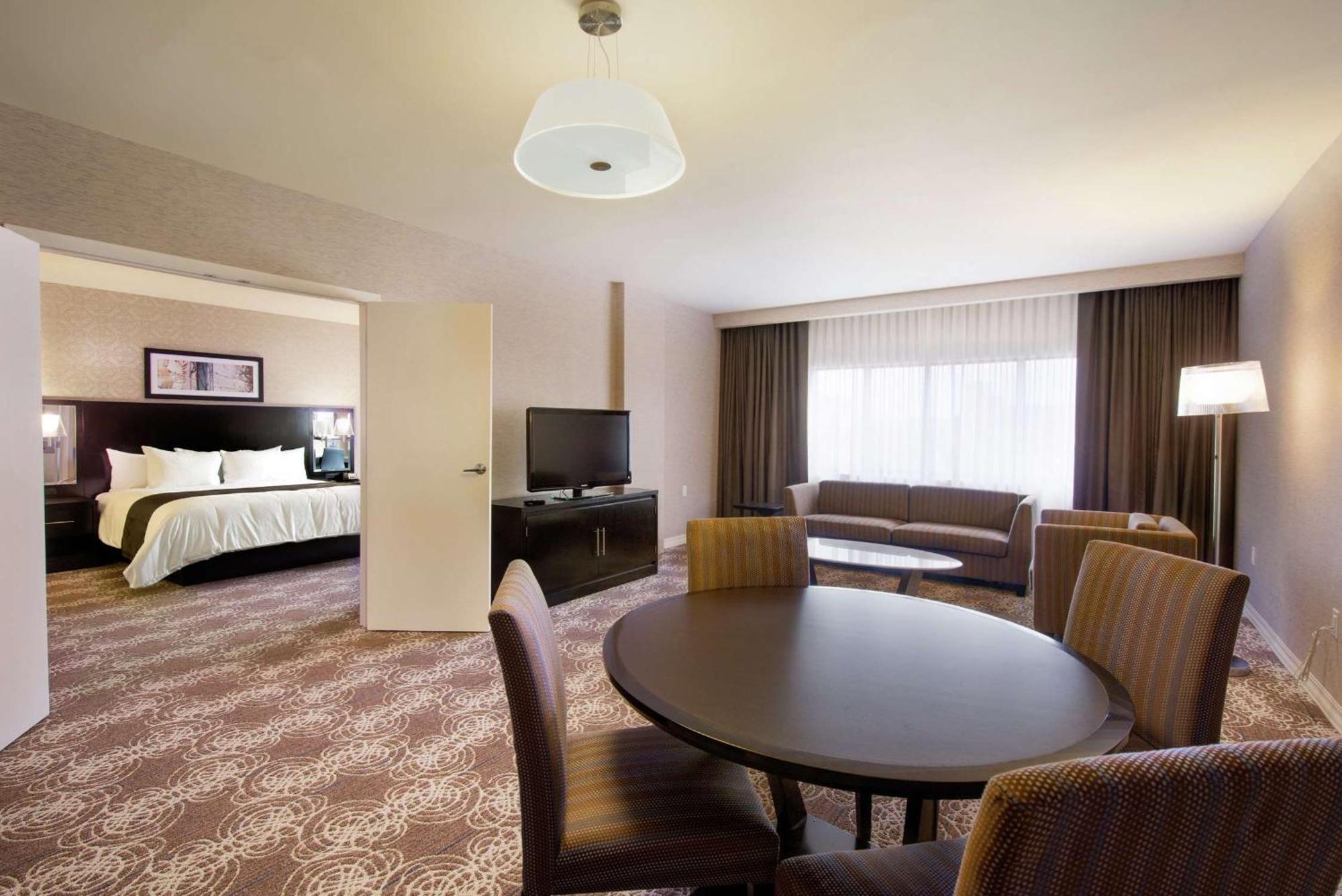 One-Bedroom King Suite Sofa Bed Non-Smoking