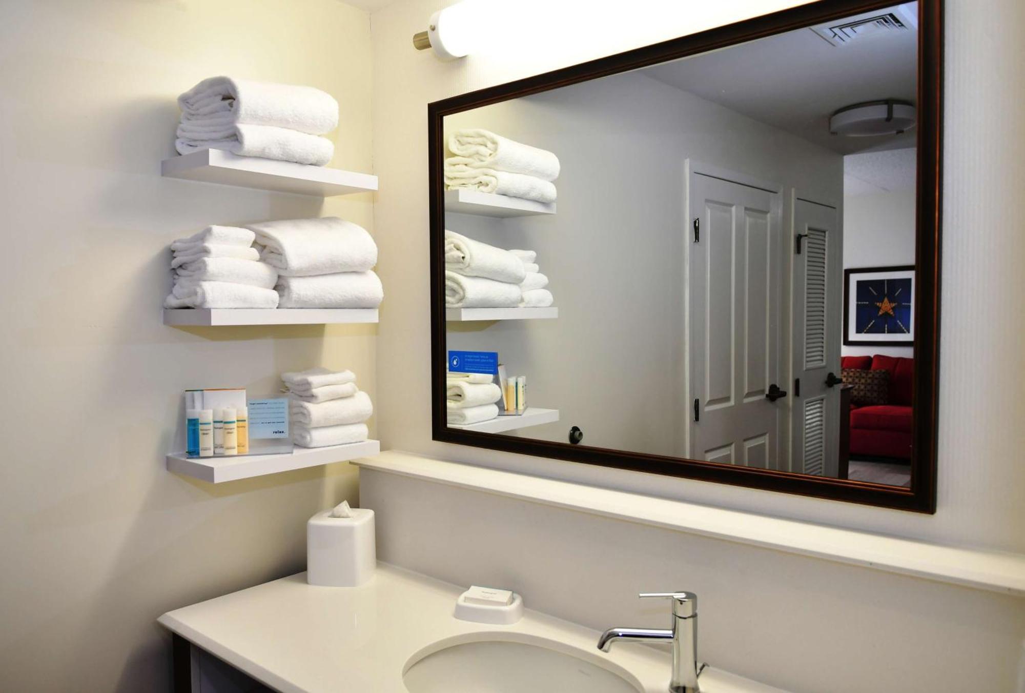 Non-Smoking King Suite with Kitchen