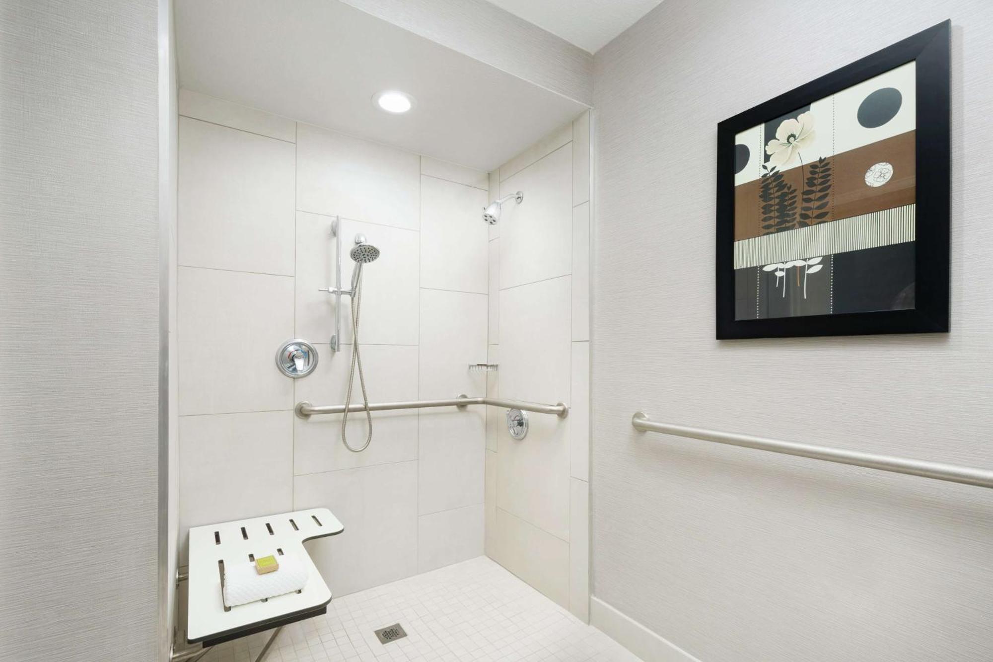 Queen Room Two Queen Beds Roll Shower Mobility Access,1552164538:JPEG