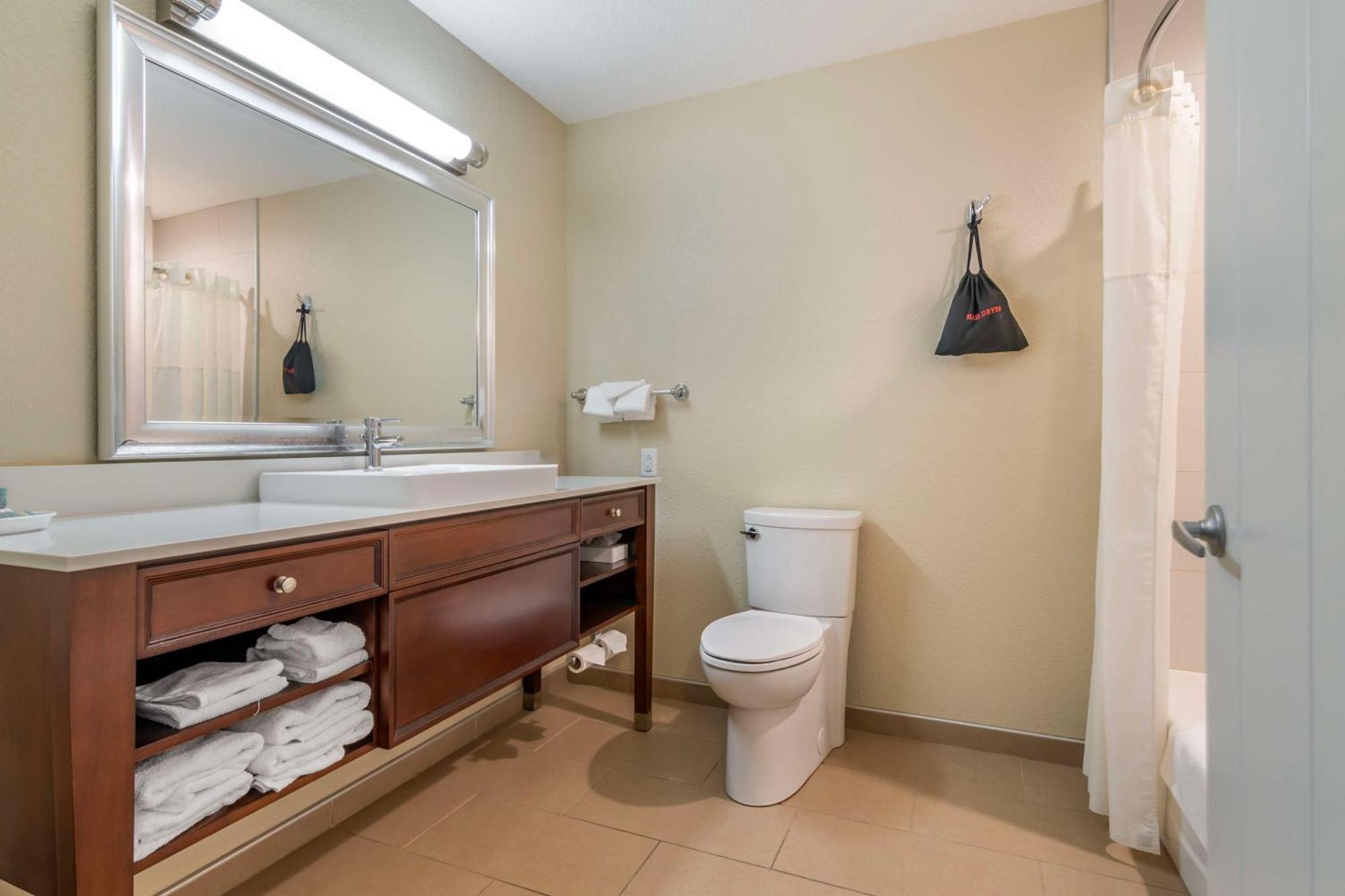 King Room with Sofa Bed and Bath Tub - Disability Access/Non-Smoking