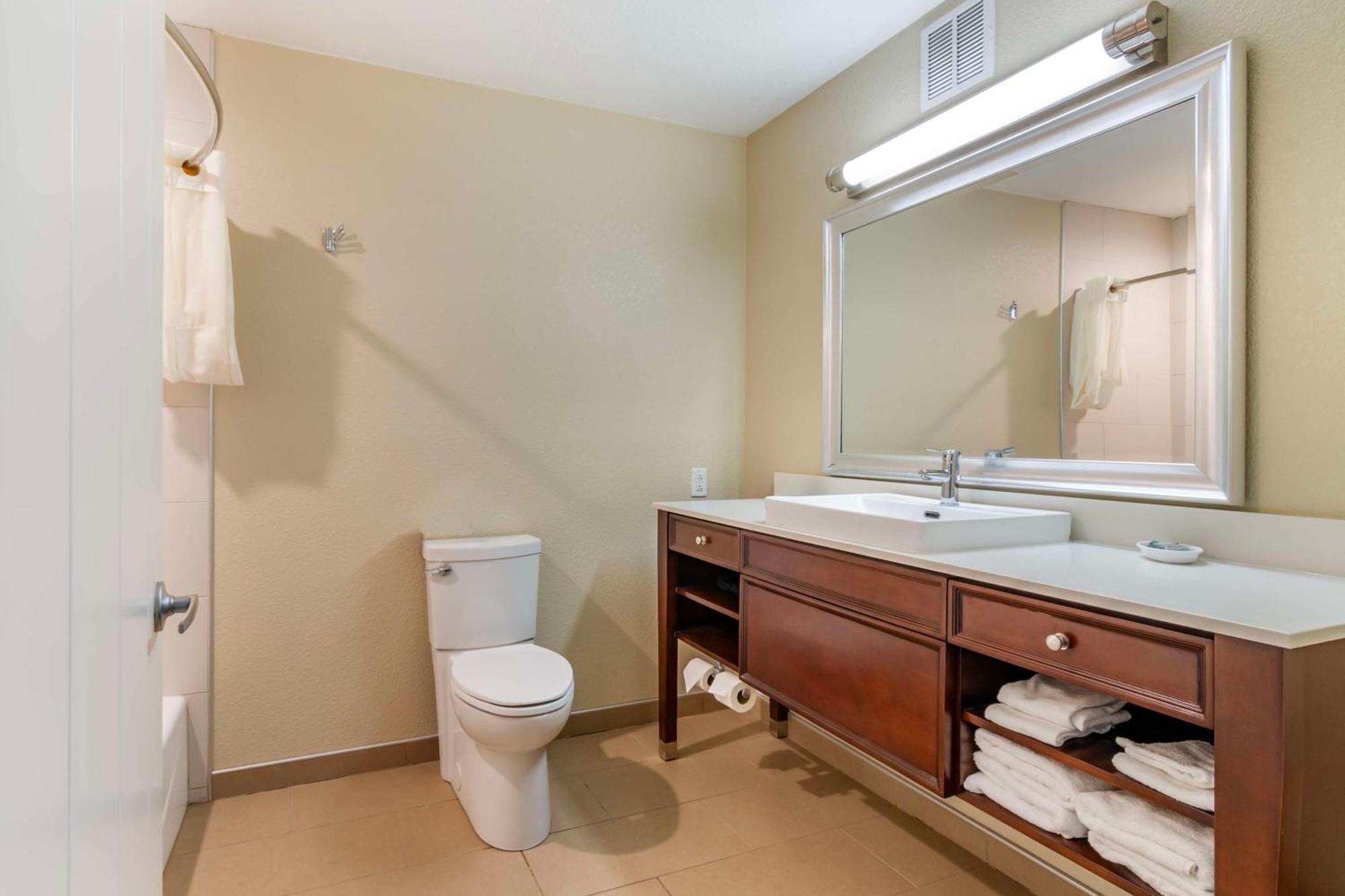 King Room - Non-Smoking