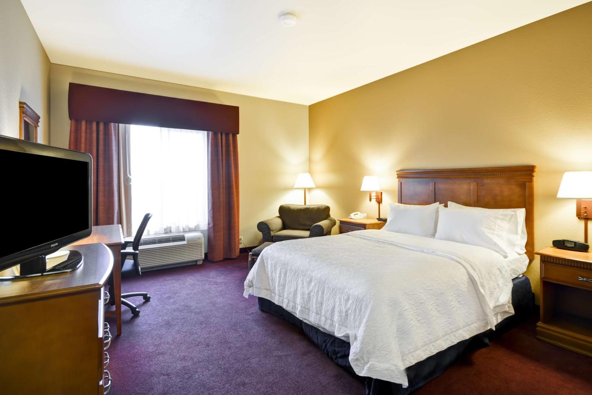 King Room with King Bed - Non-Smoking