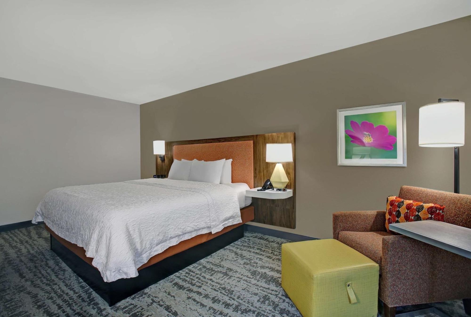Queen Room with Mobility Access/Non-Smoking