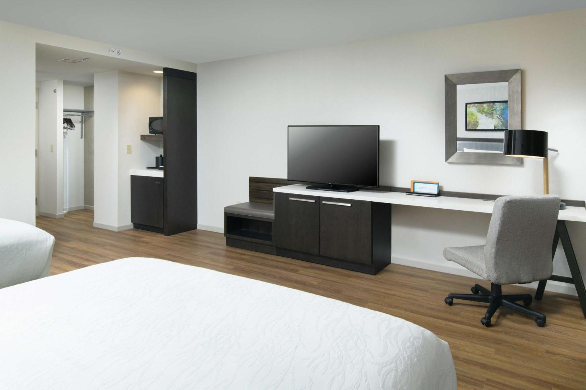 Deluxe Queen Room with Two Queen Beds