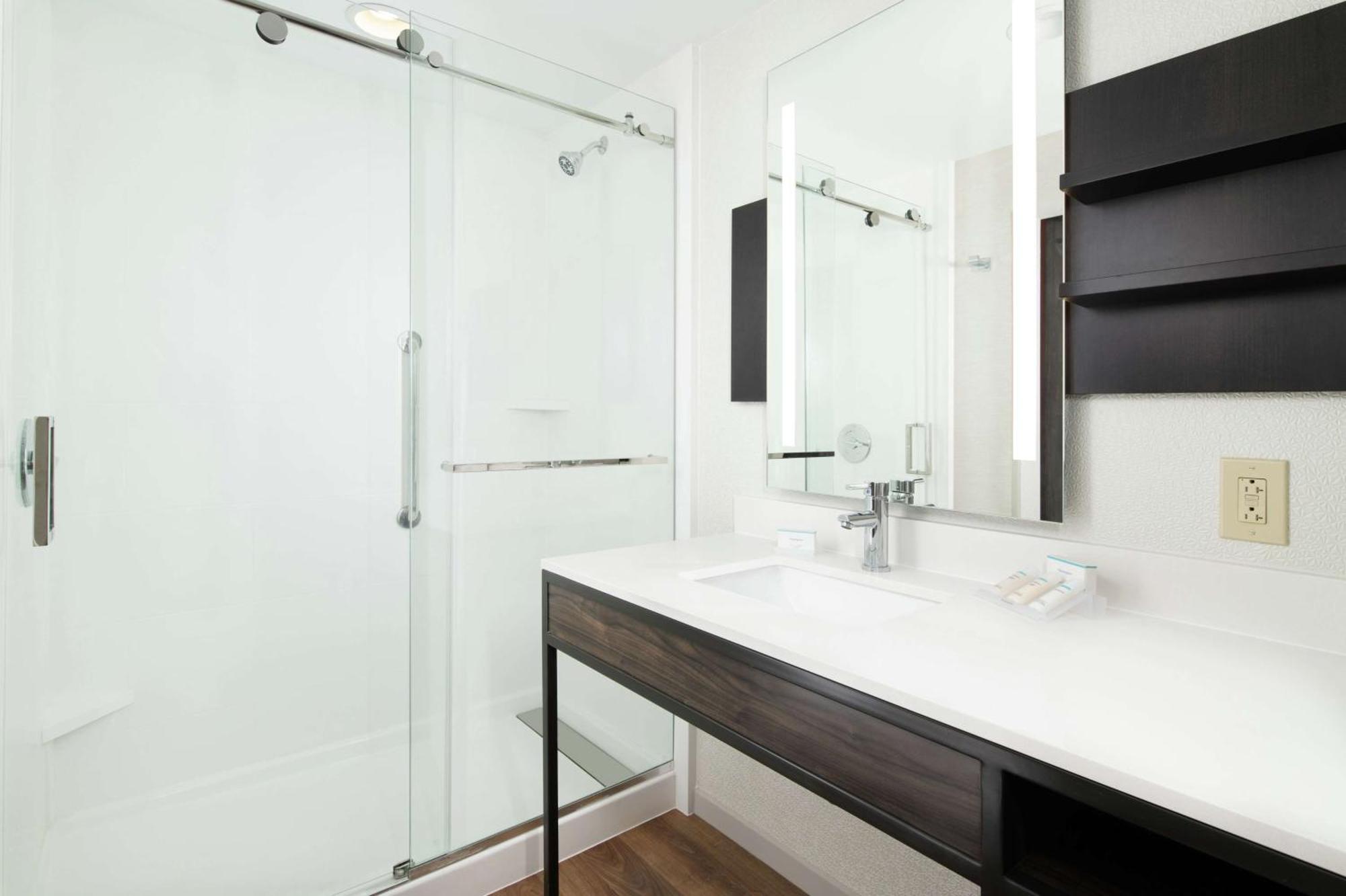One-Bedroom King Suite