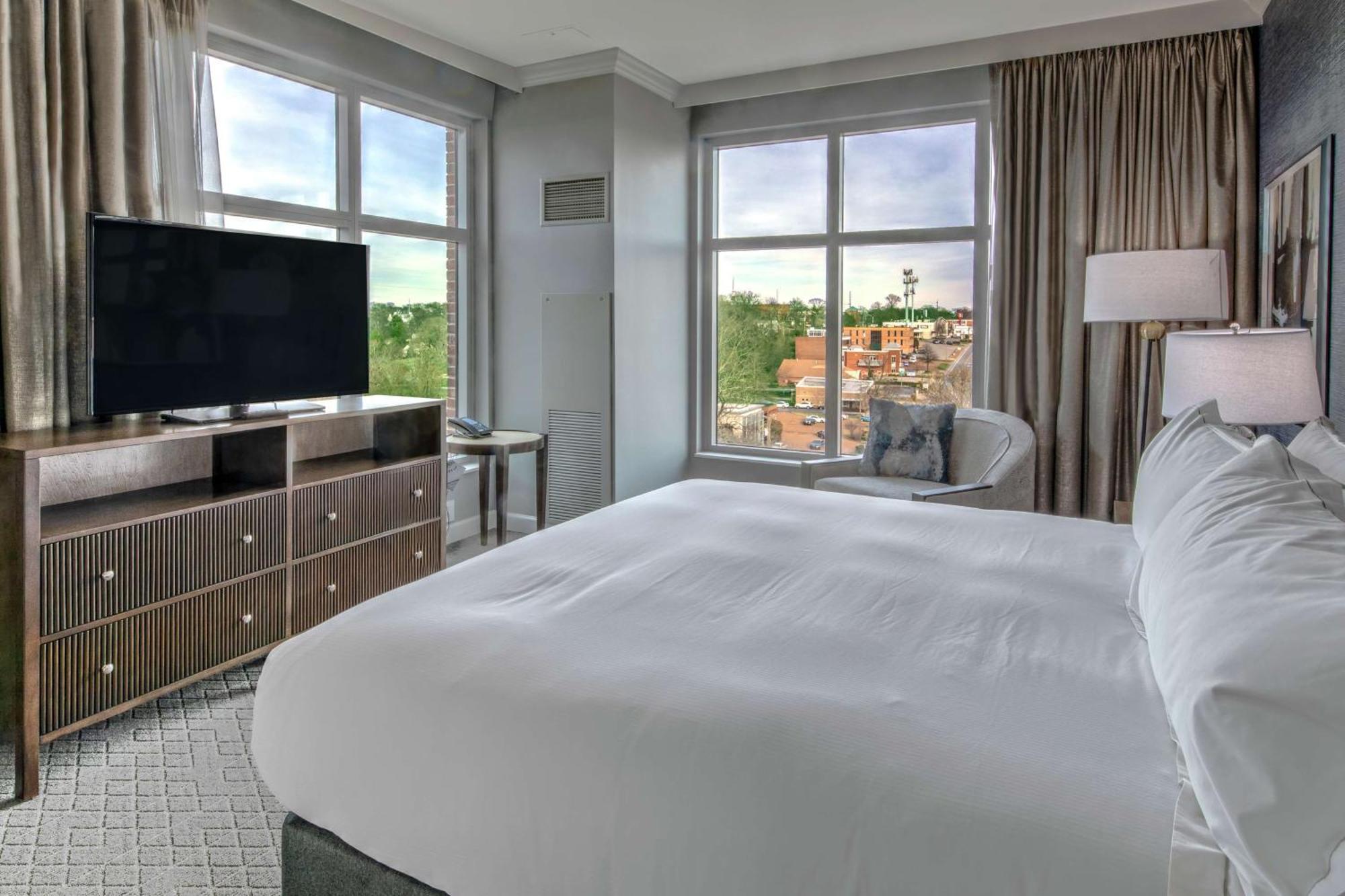Corner King Room
