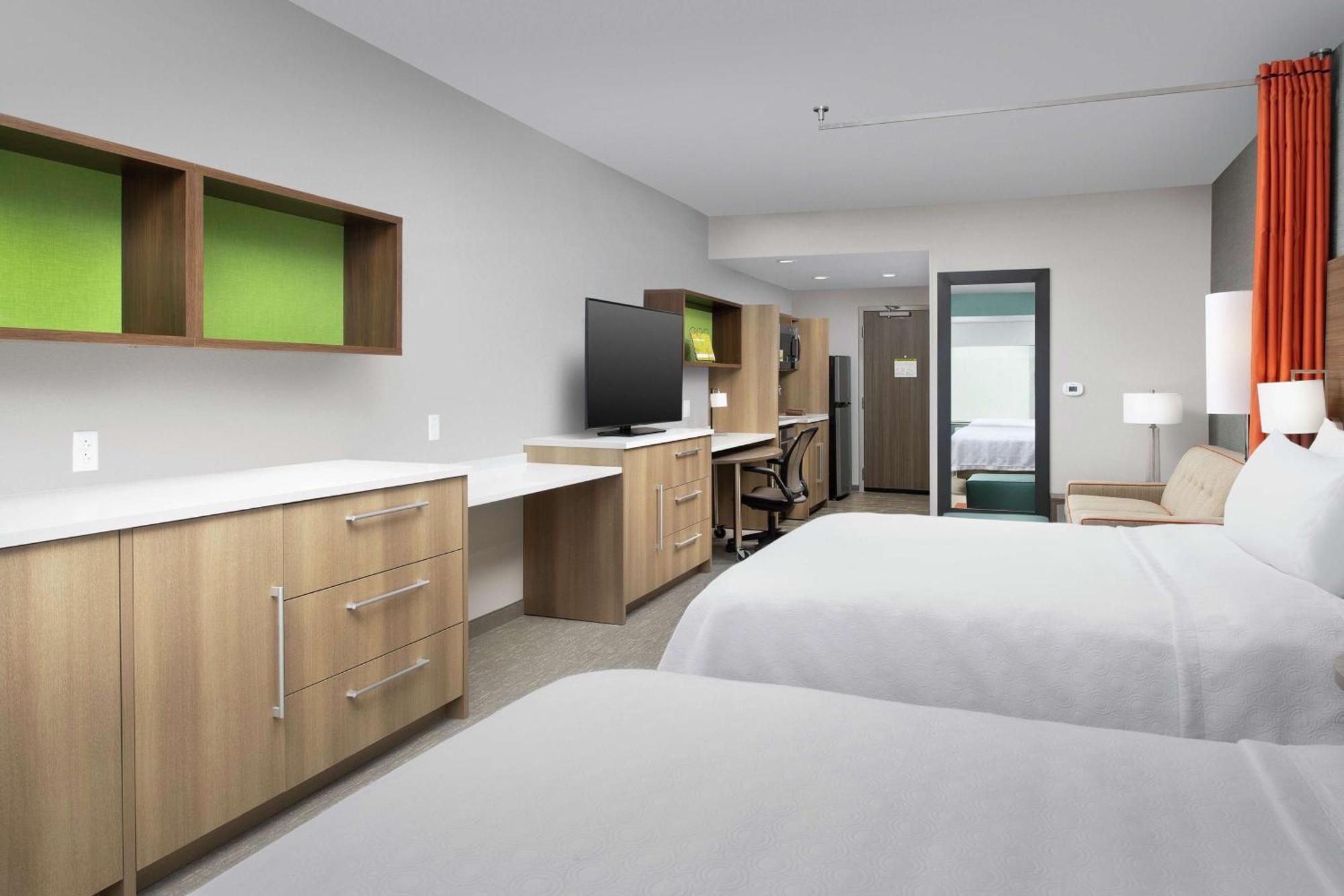 Queen Studio with Two Queen Beds - Non-Smoking