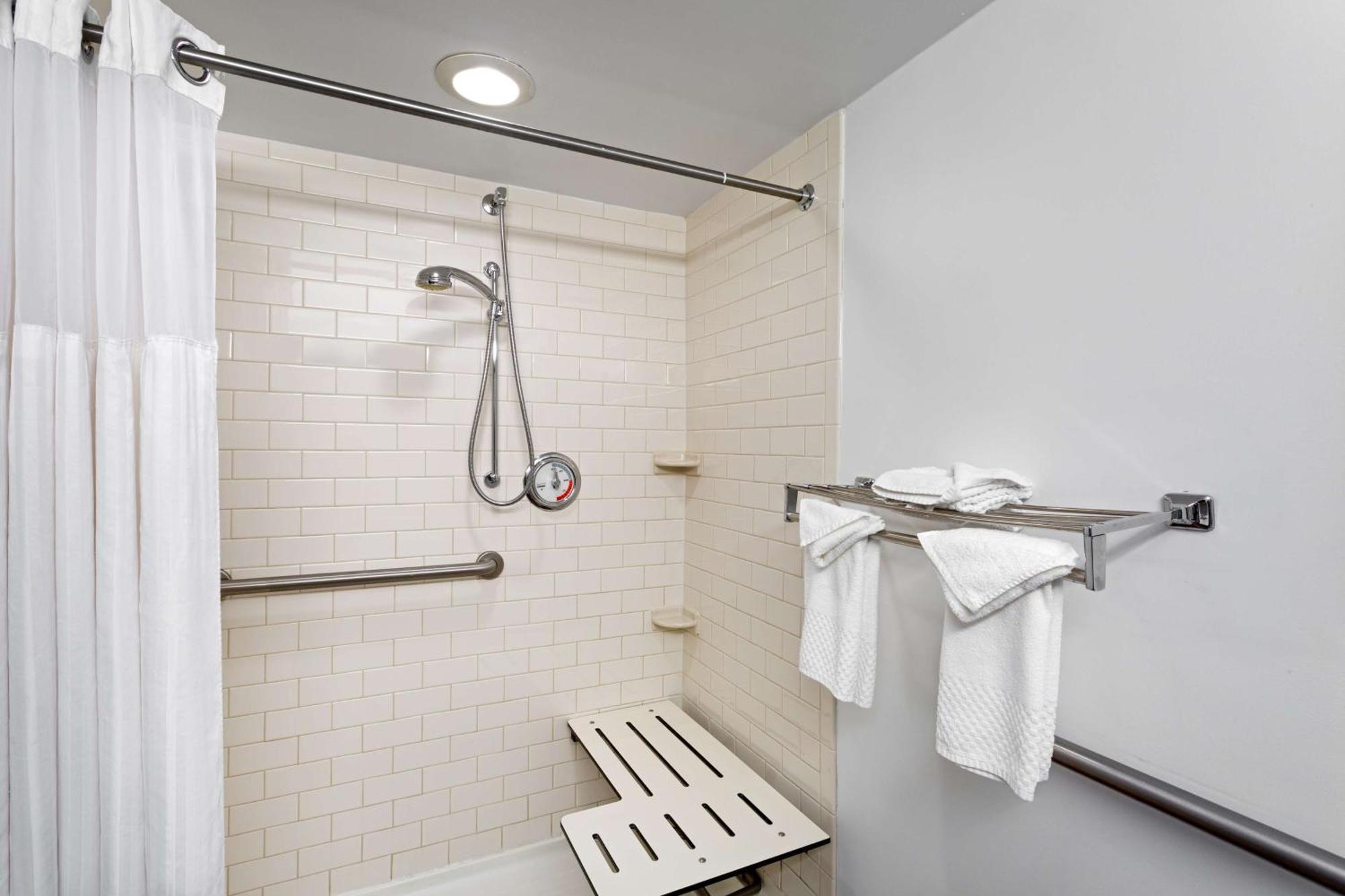 King Room with Roll-In Shower - Mobility Access/Non-Smoking