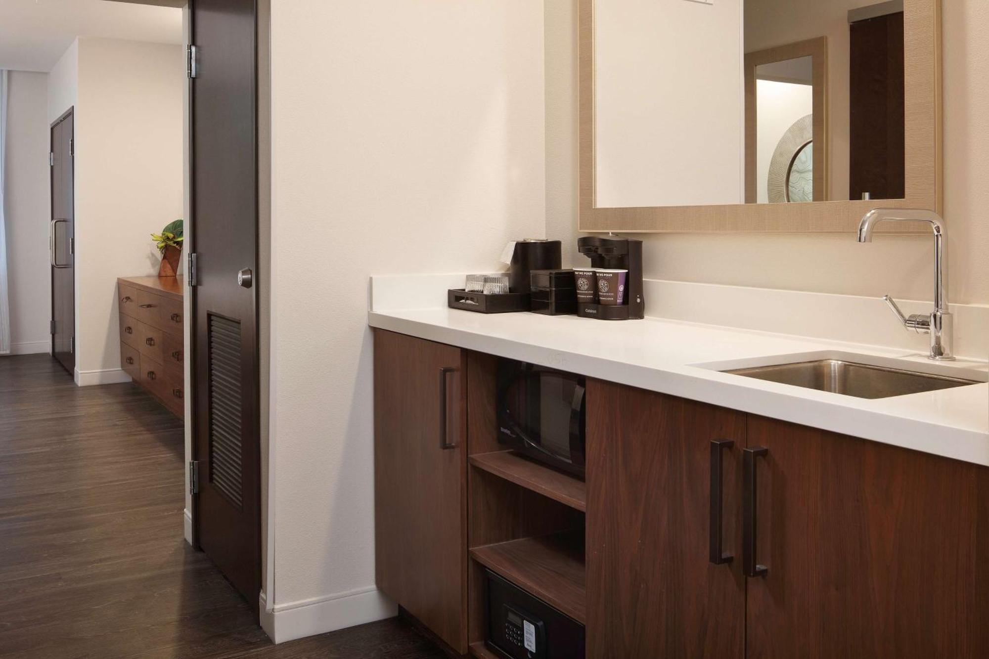 King Studio Suite