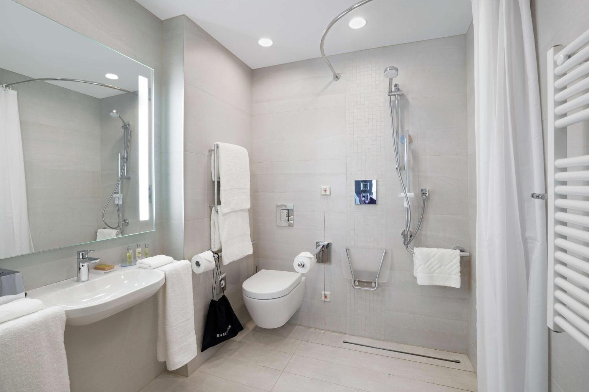 Chambre Lit King-Size - Accessible aux Personnes à Mobilité Réduite