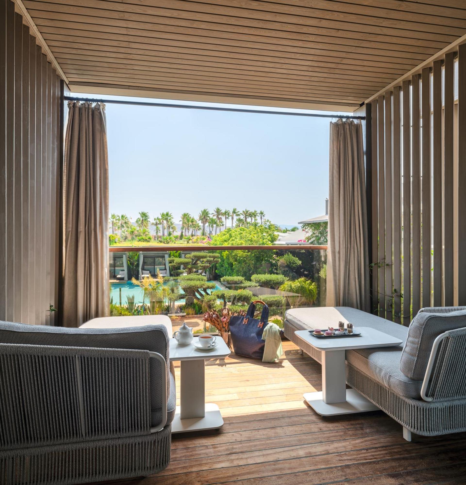 Suite met 1 Slaapkamer, Terras en Uitzicht op het Zwembad