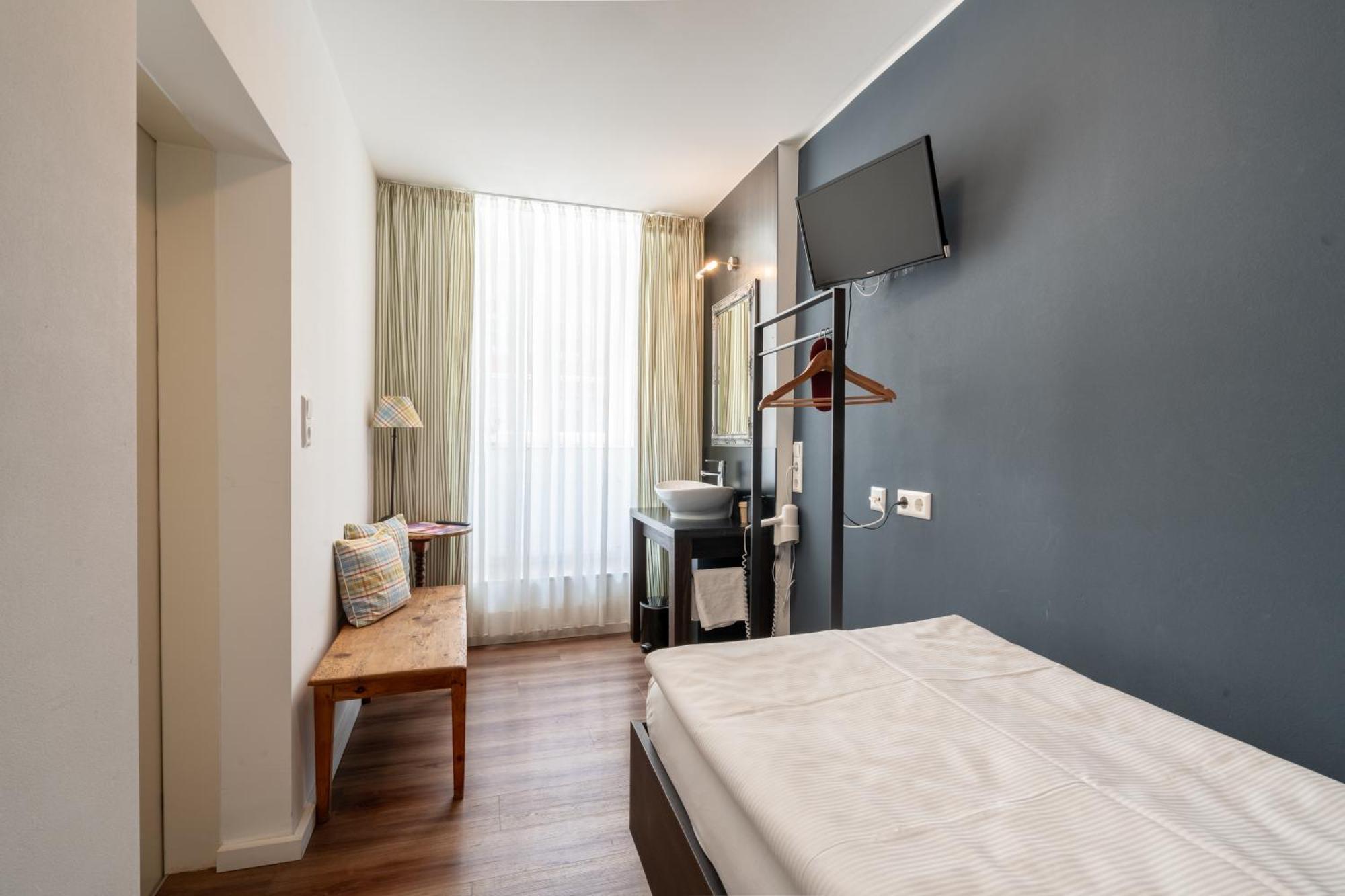 Chambre Simple avec Salle de Bains Commune