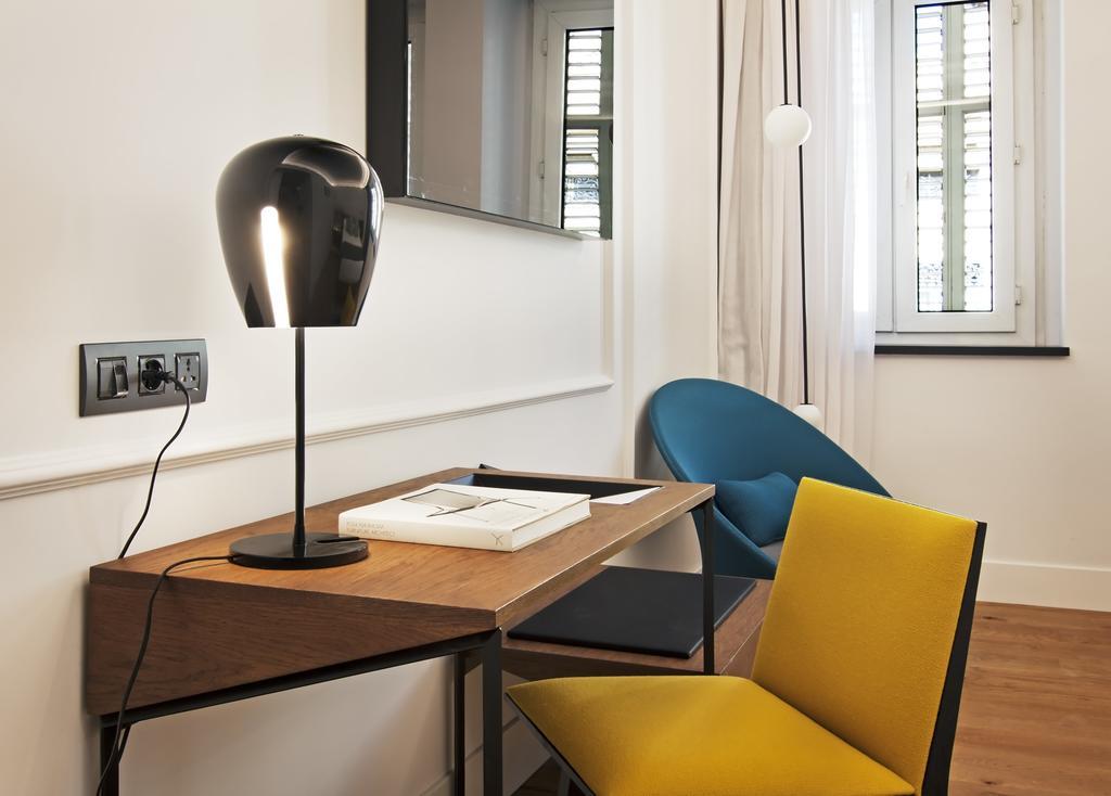 Doppel-/Zweibettzimmer mit Balkon
