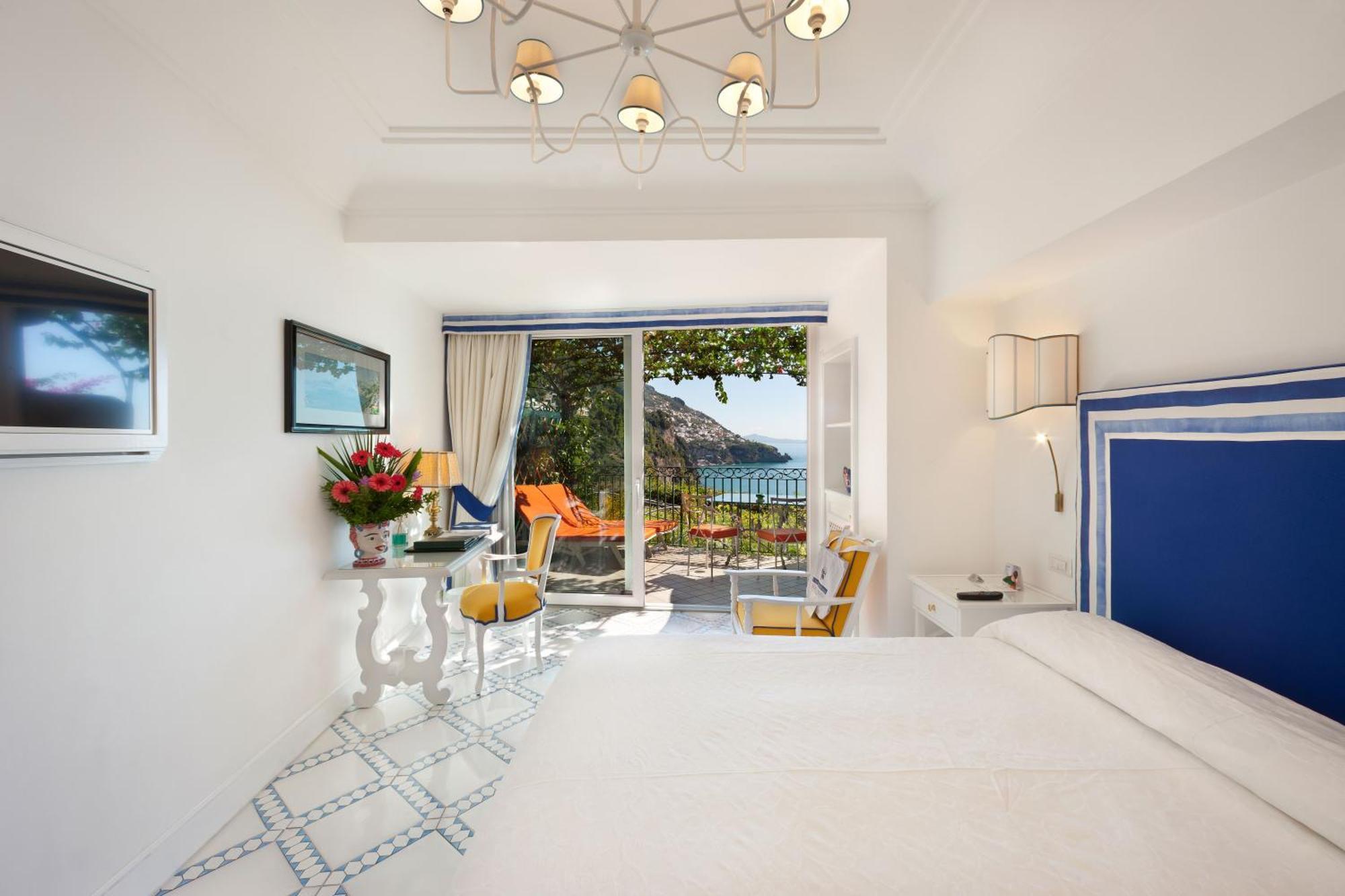 Klassieke Tweepersoonskamer met 1 Tweepersoonsbed of 2 Aparte Bedden, Terras en Uitzicht op Zee