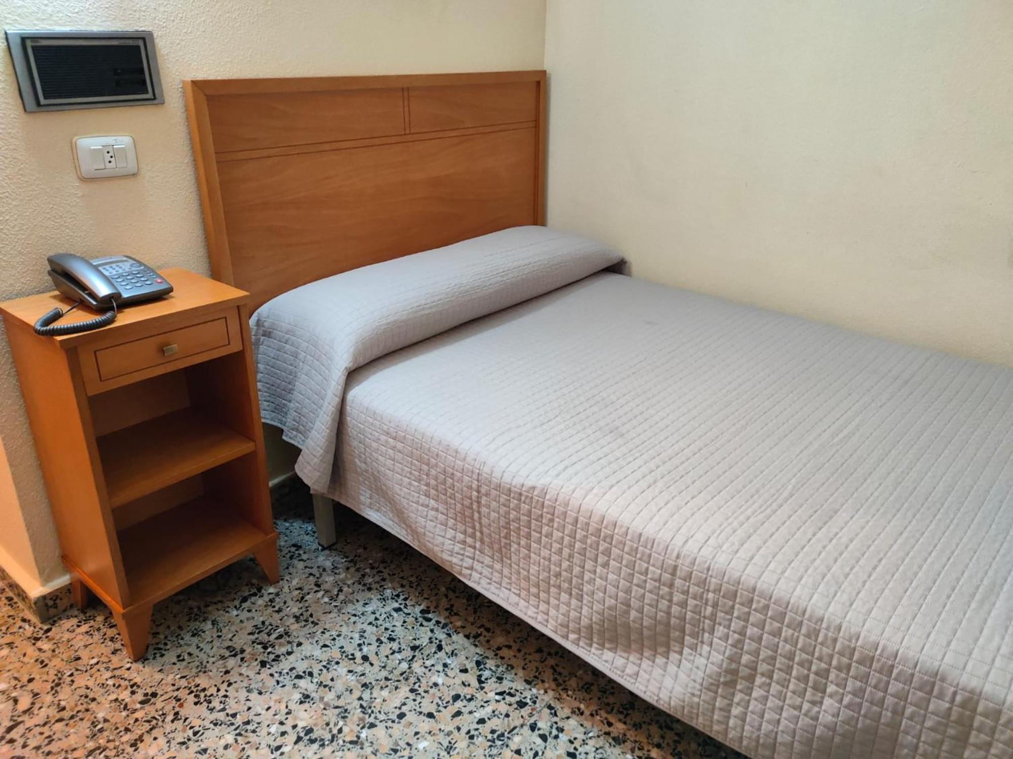 Single Room,1554396193:JPEG