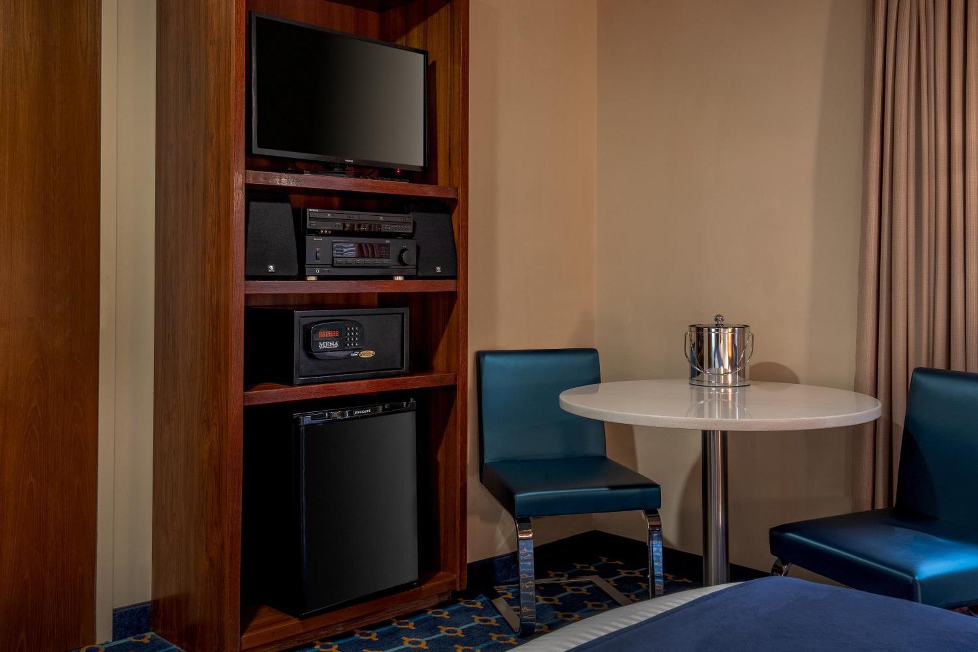 Kamer met Kingsize Bed en Uitzicht op het Atrium
