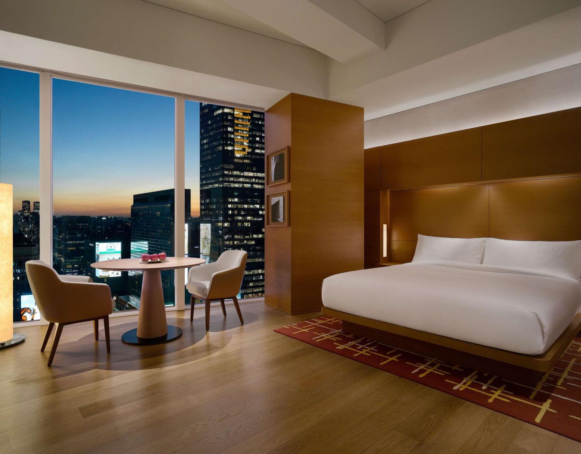 1 King Bed, City View, Deluxe