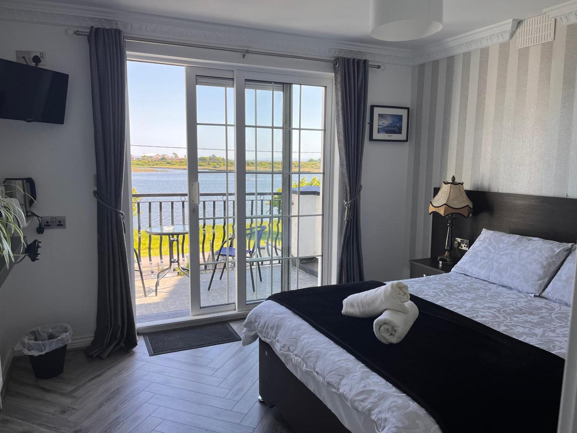 Tweepersoonskamer met Balkon en Uitzicht op Zee