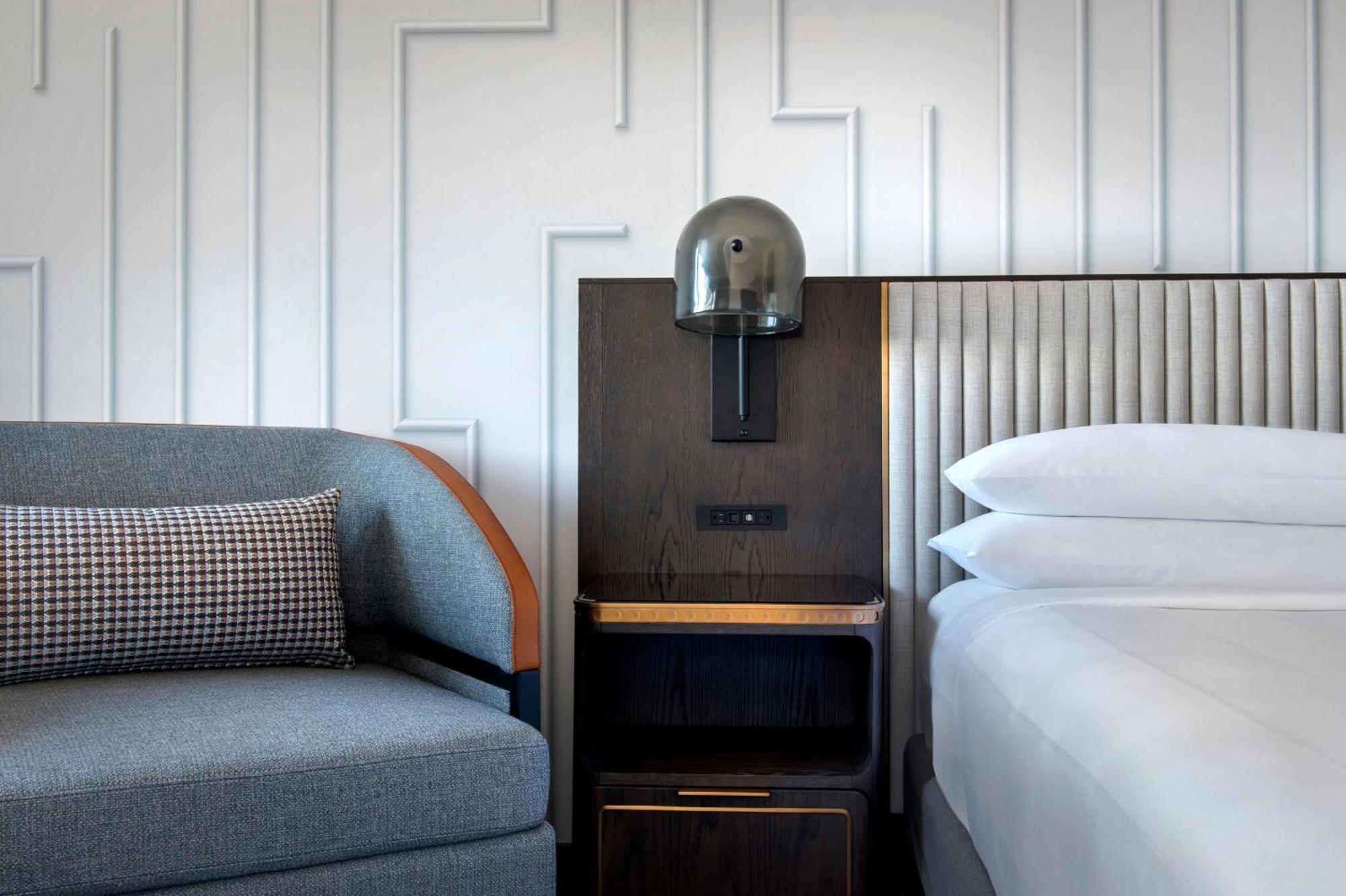 Deluxe King Room,1554712534:JPEG