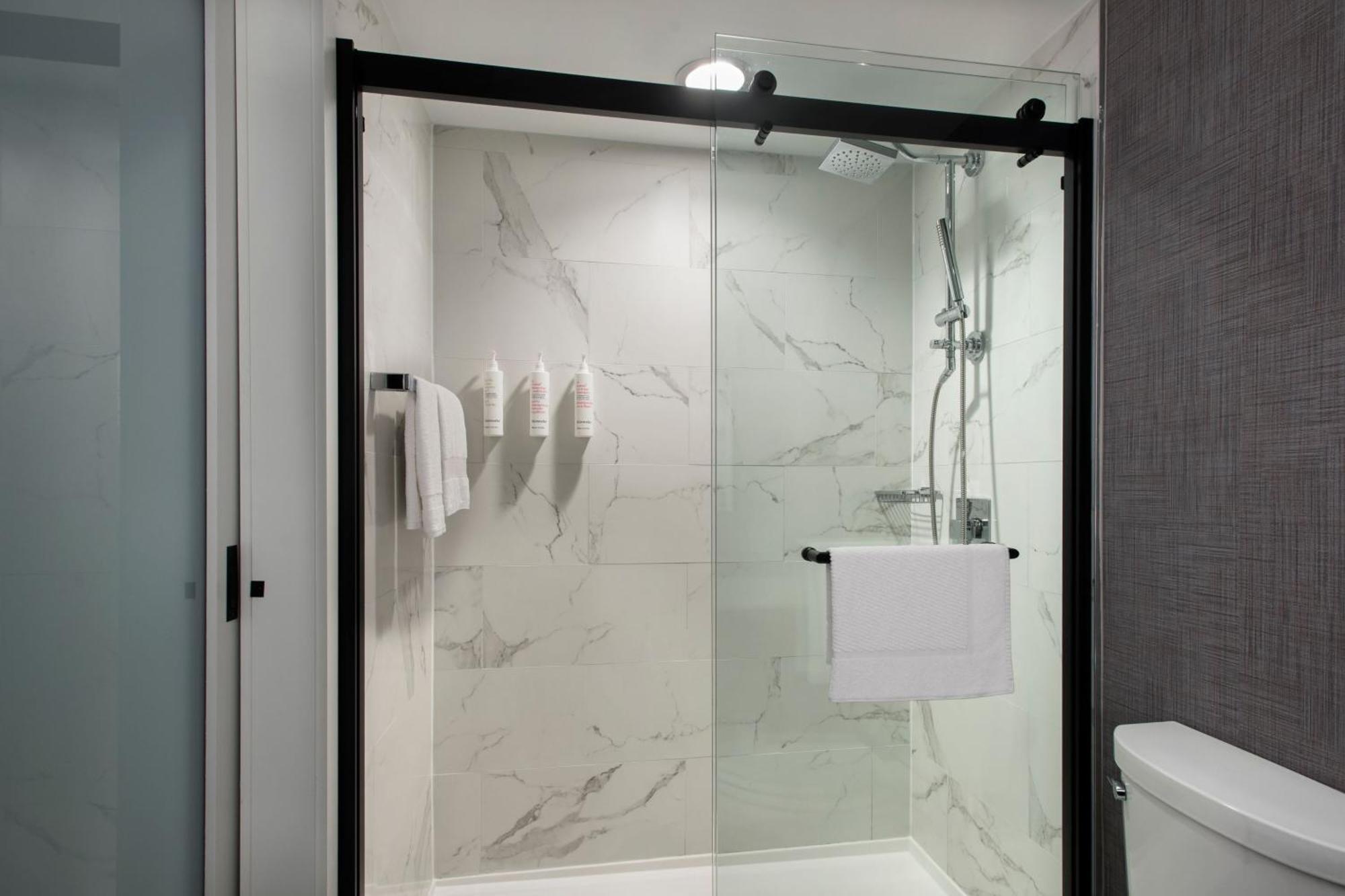 Corner King Room,1554712558:JPEG