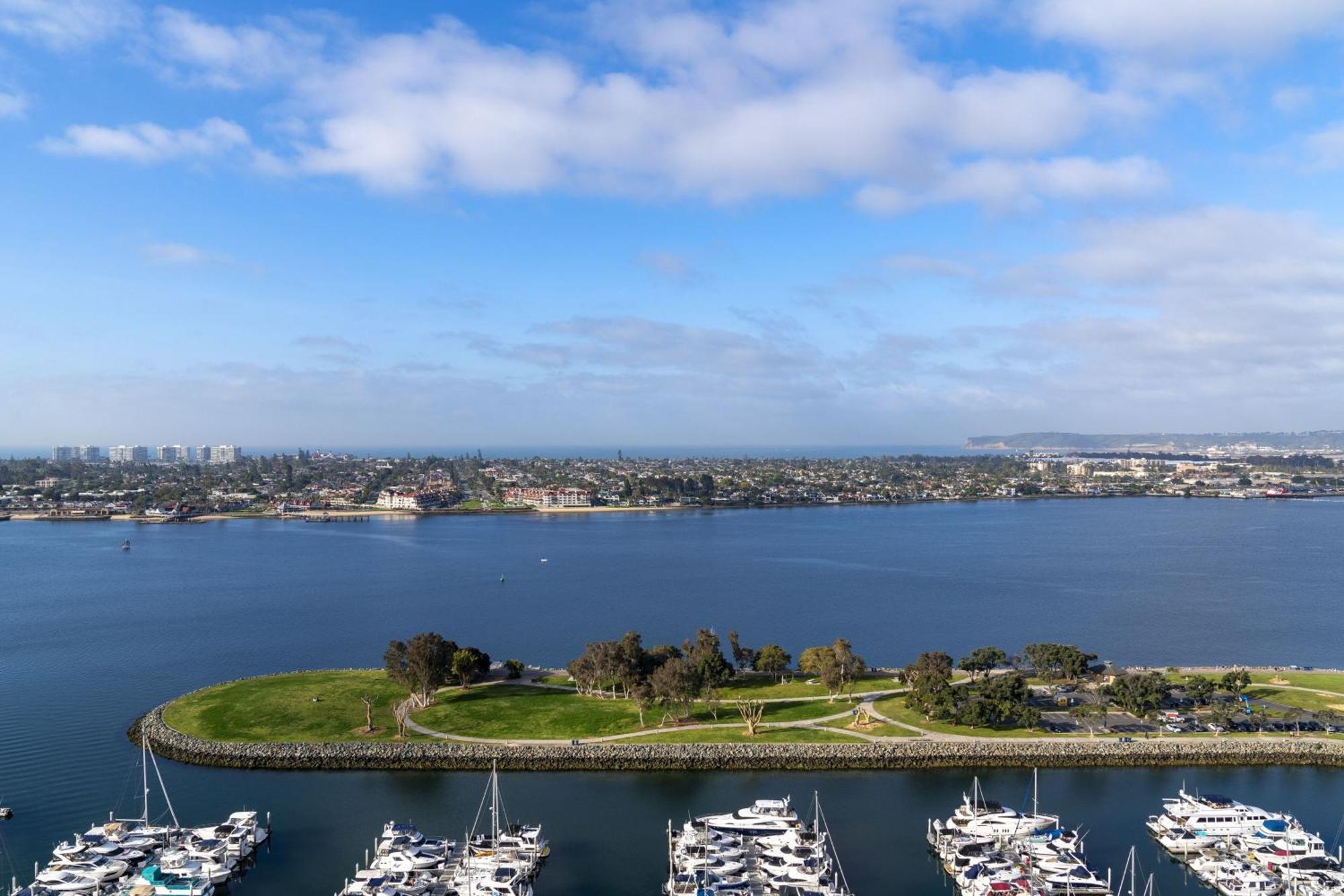 Guest room, 1 King, Bay view