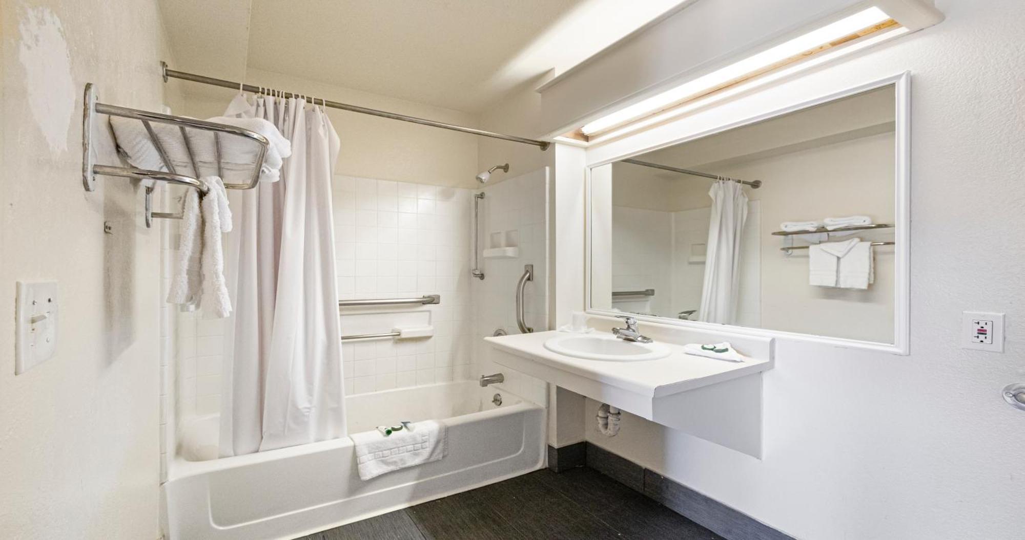 Queen Room - Disability Access
