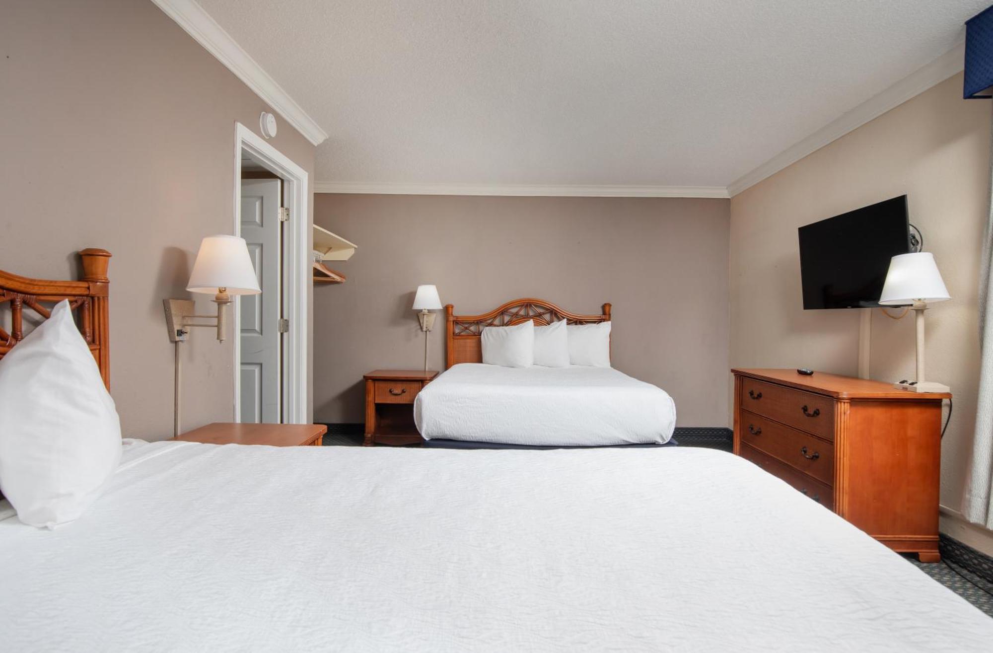 Deluxe Two-Room Suite
