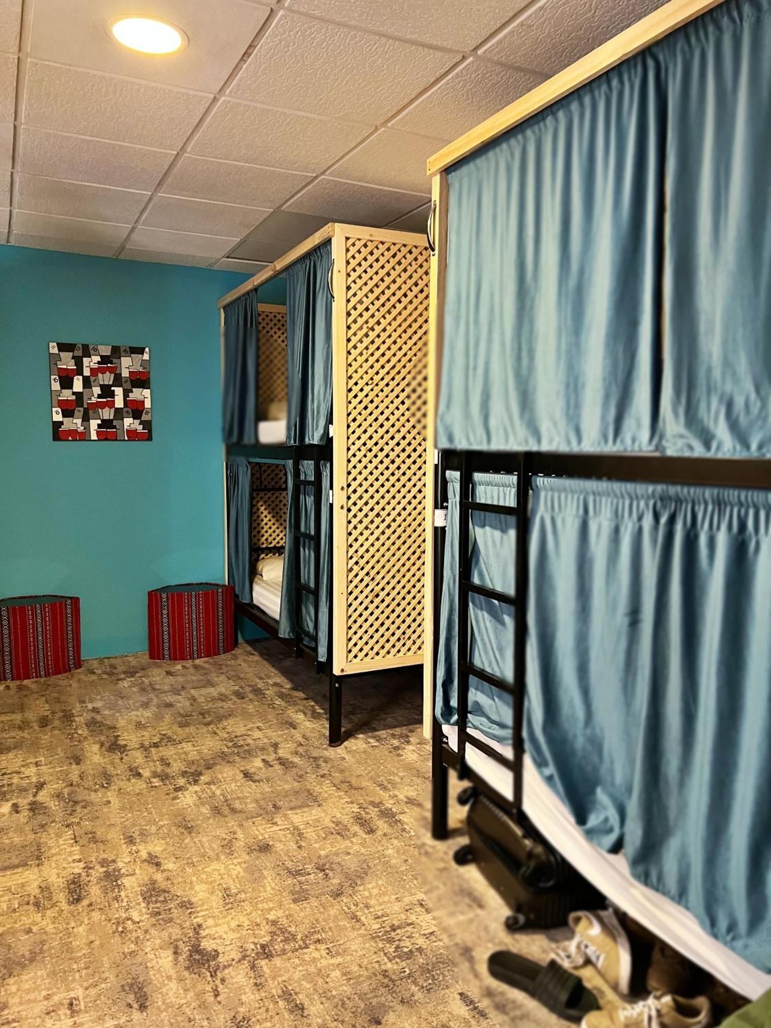 Posto Letto in Dormitorio Misto con 6 Letti