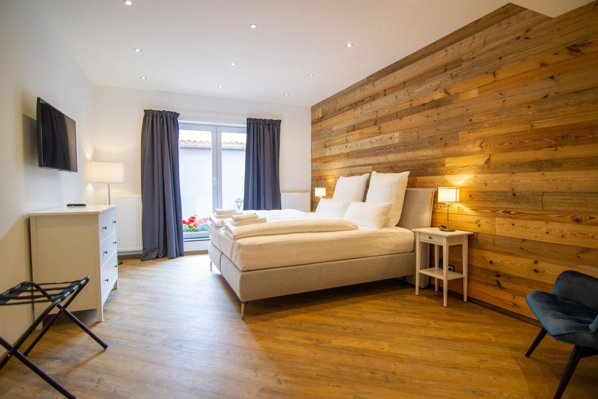 Large Double Room Annex,1364232626:JPEG