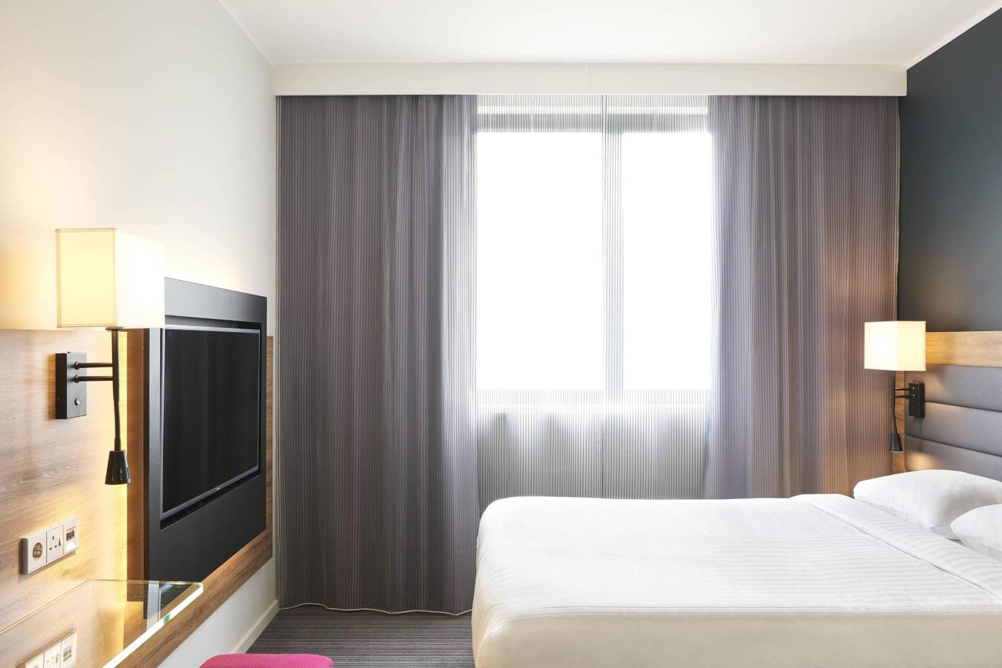 Moxy Sleeper Zimmer mit 1 Queensize-Bett