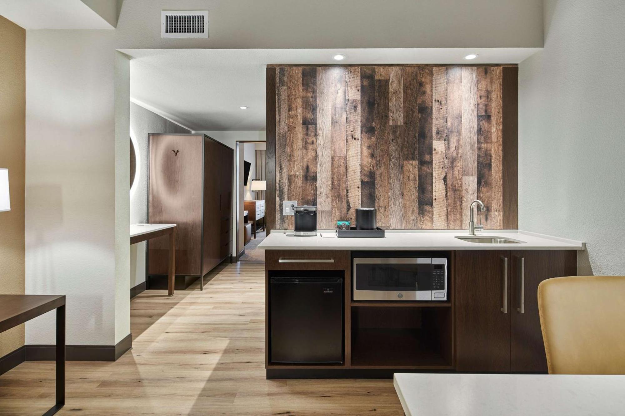 Corner King Suite