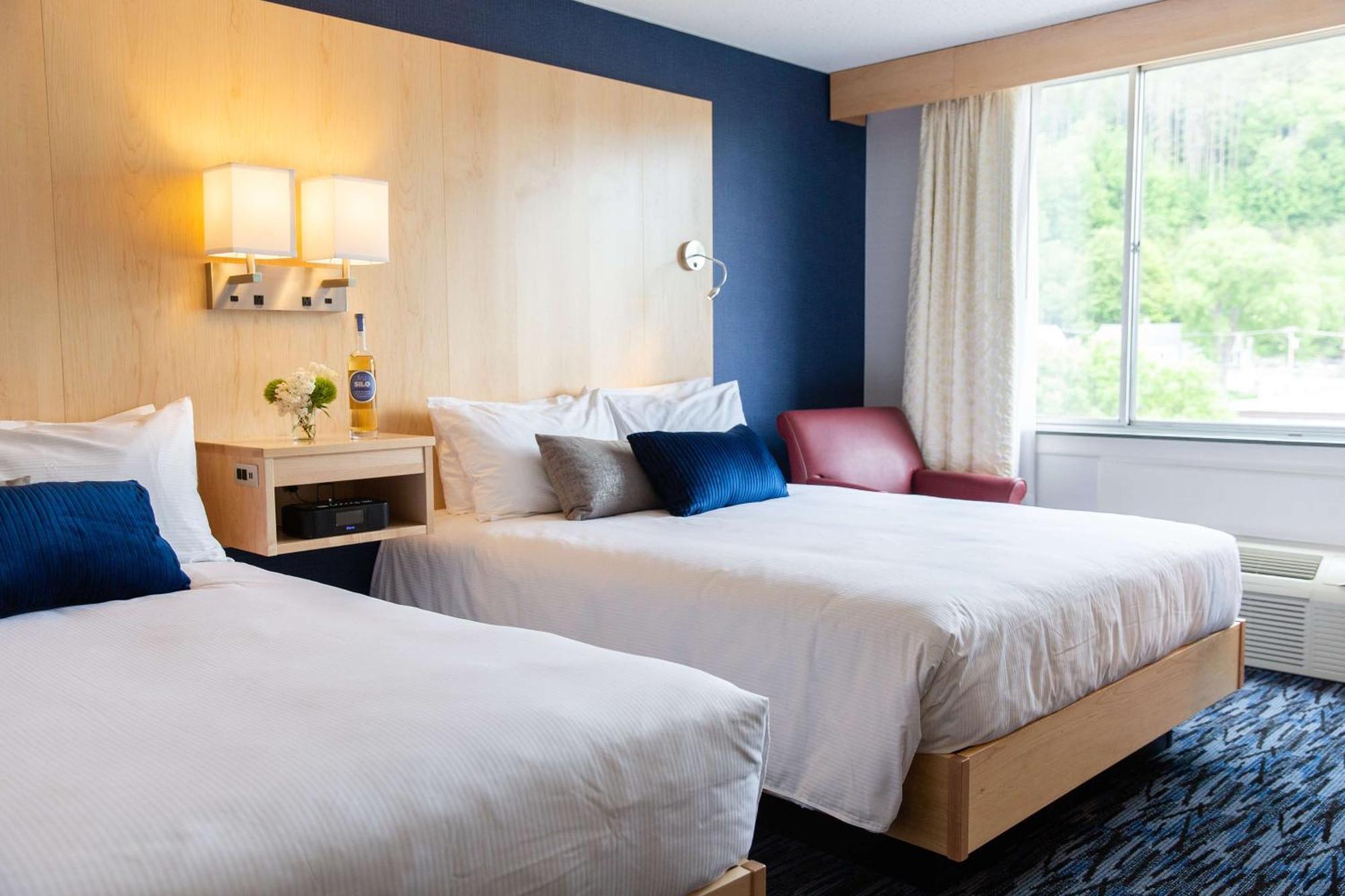 Deluxe Queen Room with Two Queen Beds