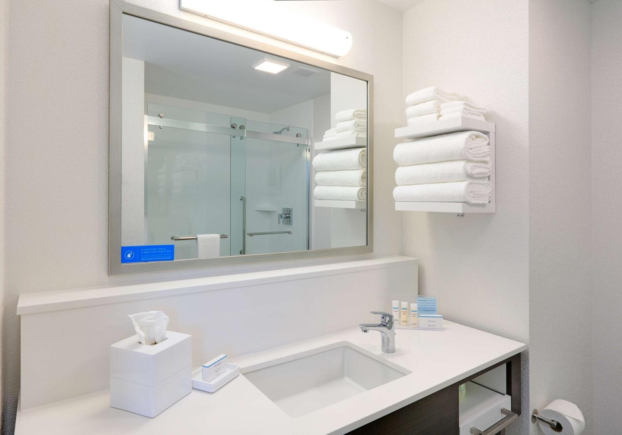 King Room - Hearing Access/Non-Smoking
