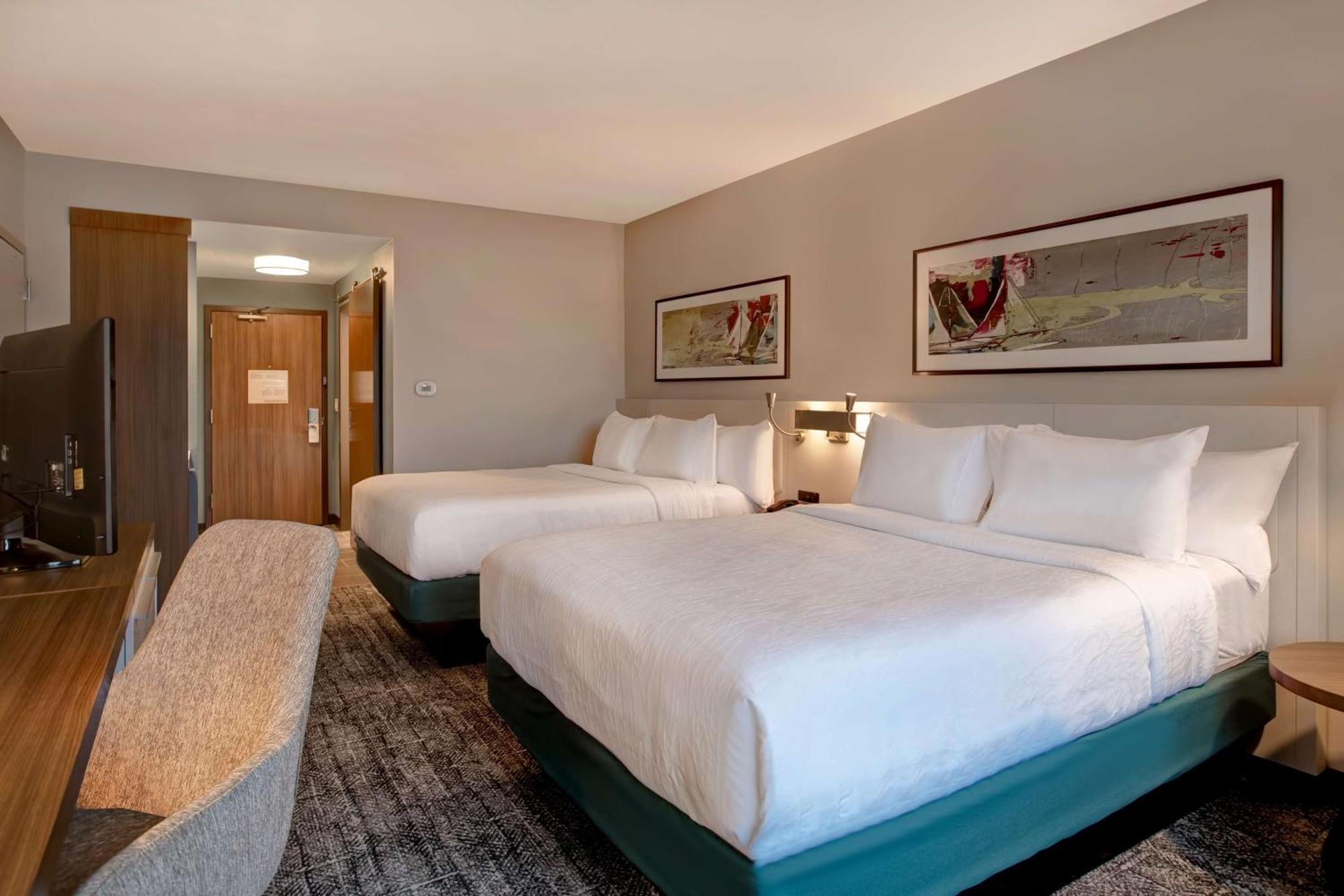 Queen Room with Two Queen Beds - Hearing Access