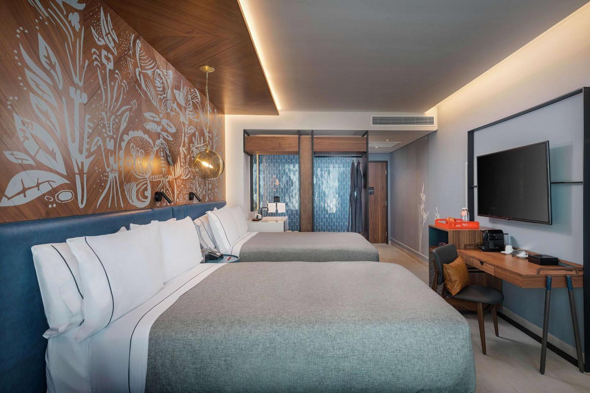 Two Queen Beds Room with Sunset View