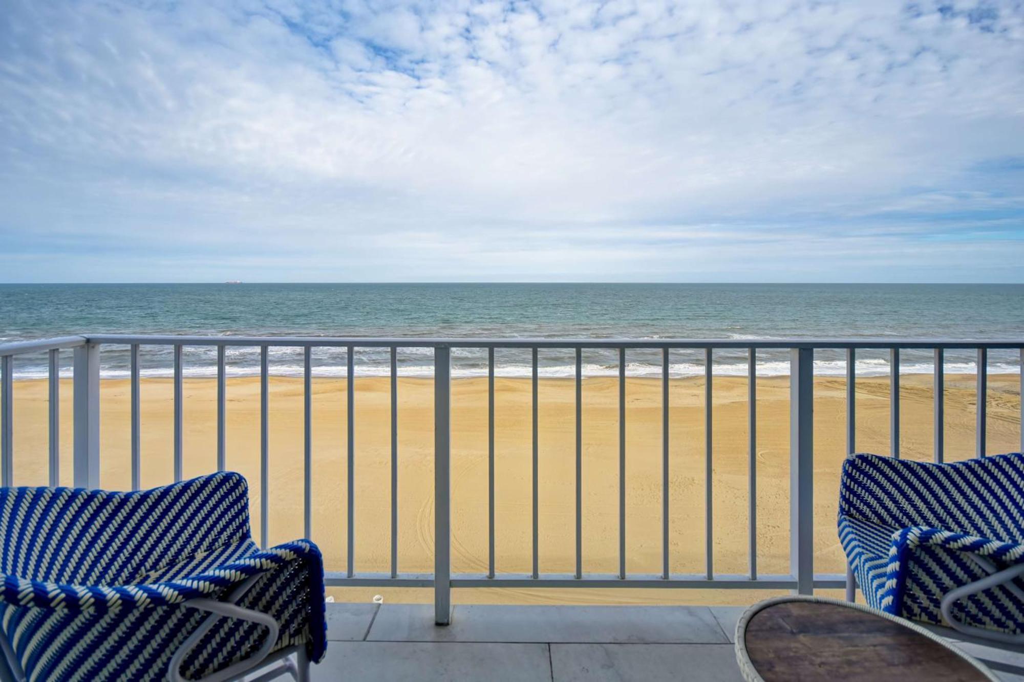 Double Room with Two Double Beds and Balcony - Ocean Front