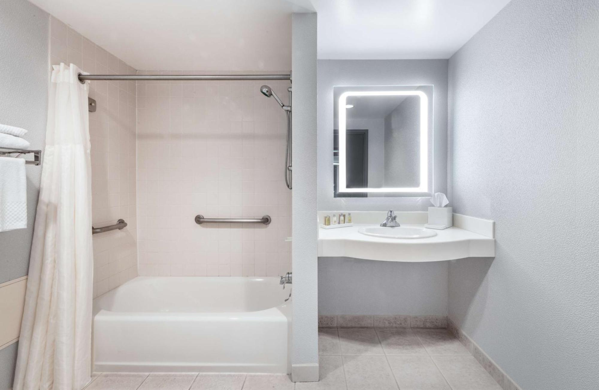 King Room with Tub - Mobility and Hearing Access