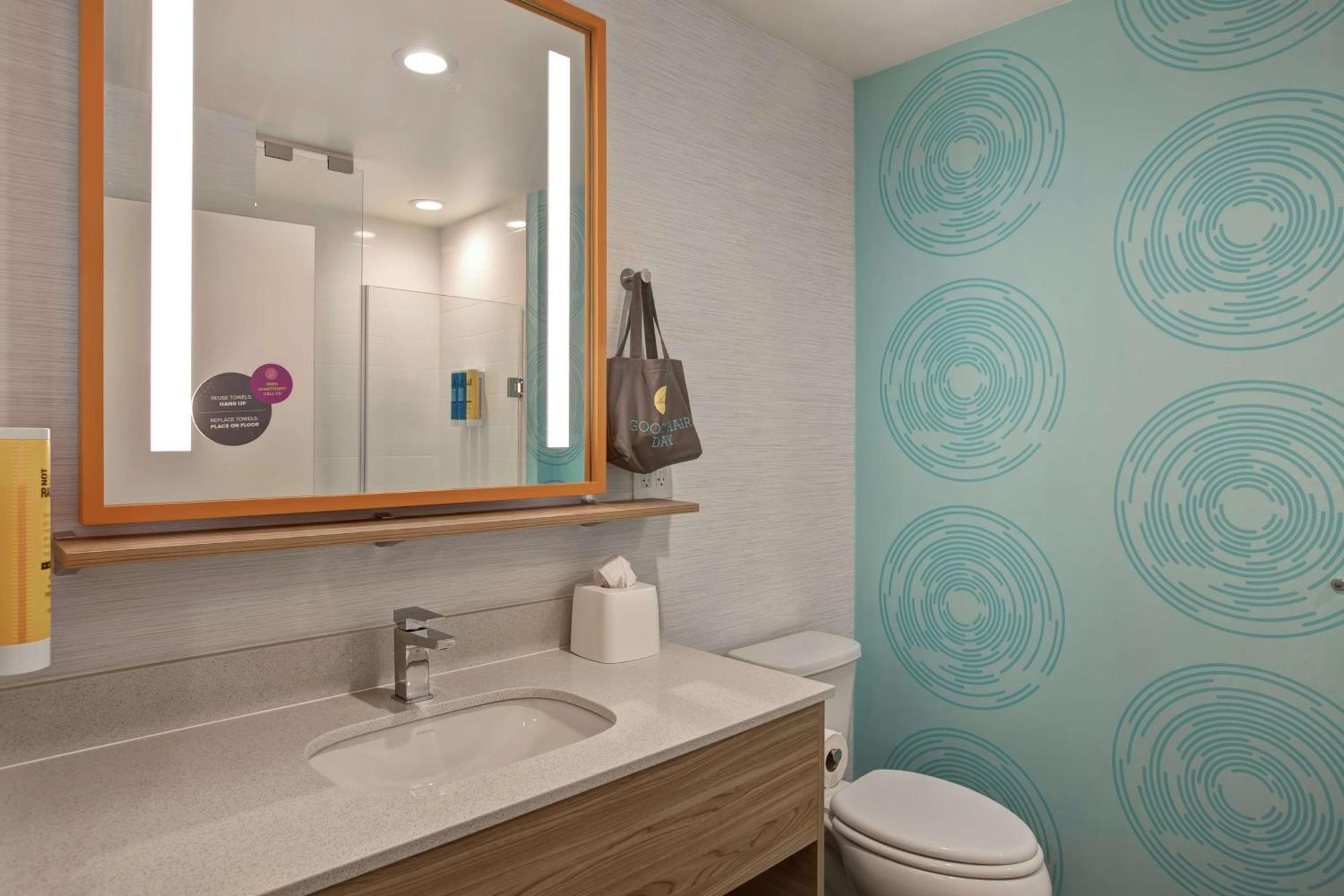 Queen Room with Two Queen Beds - Hearing Access