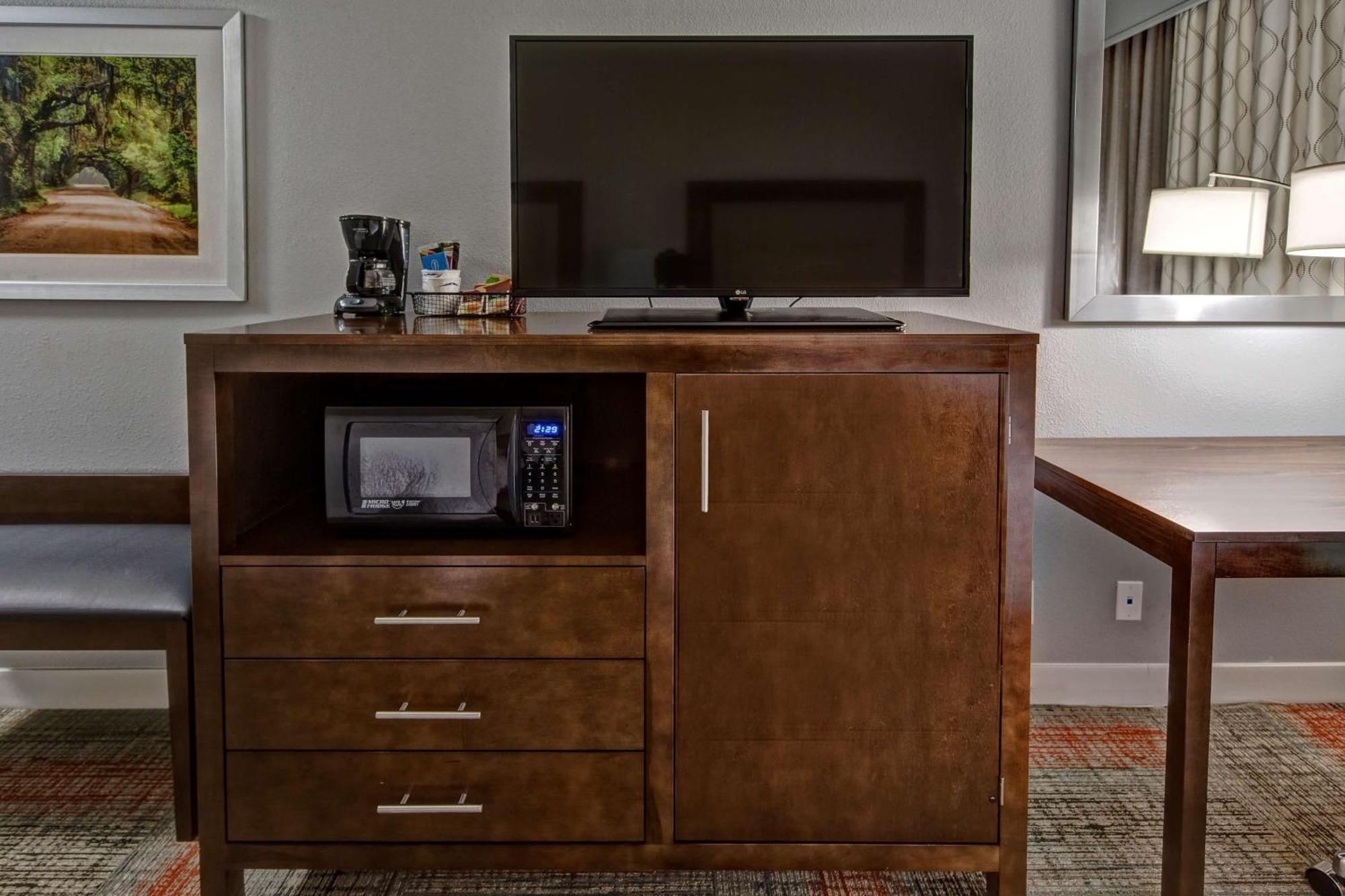 Queen Room with Two Queen Beds - Mobility and Hearing Access/Non-Smoking