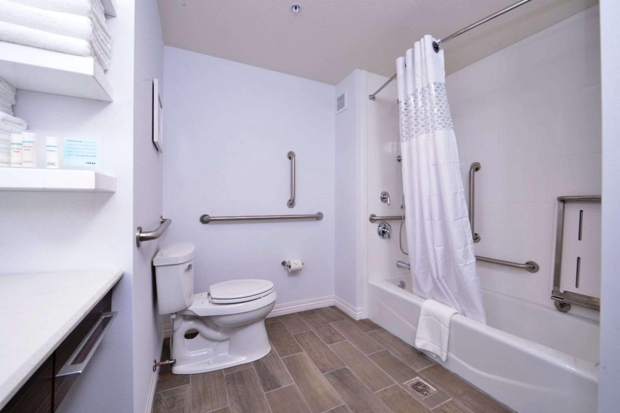 Queen Room with Two Queen Beds - Mobility and Hearing Access/Non-Smoking