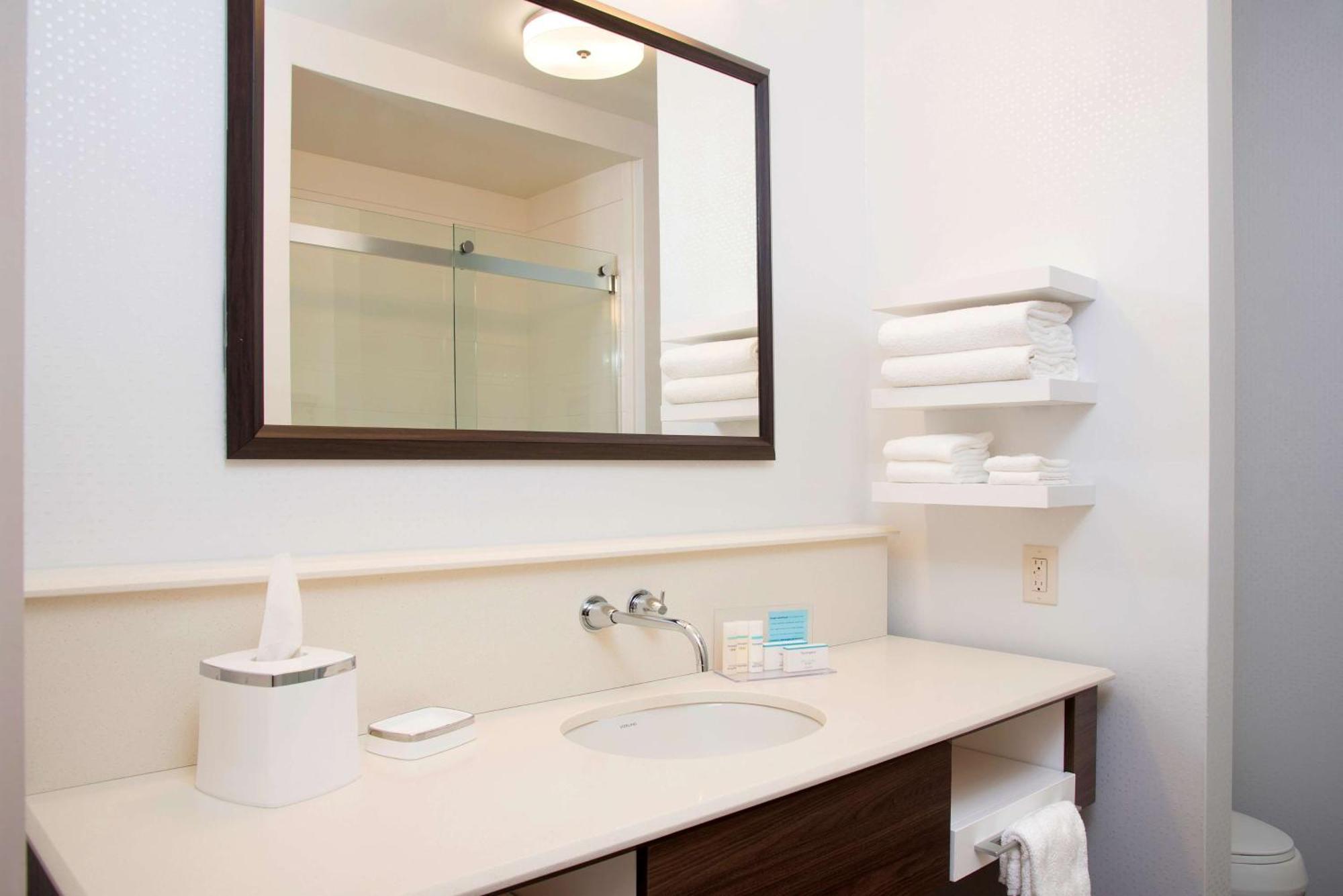 Queen Studio Suite with Two Queen Beds - Non-Smoking