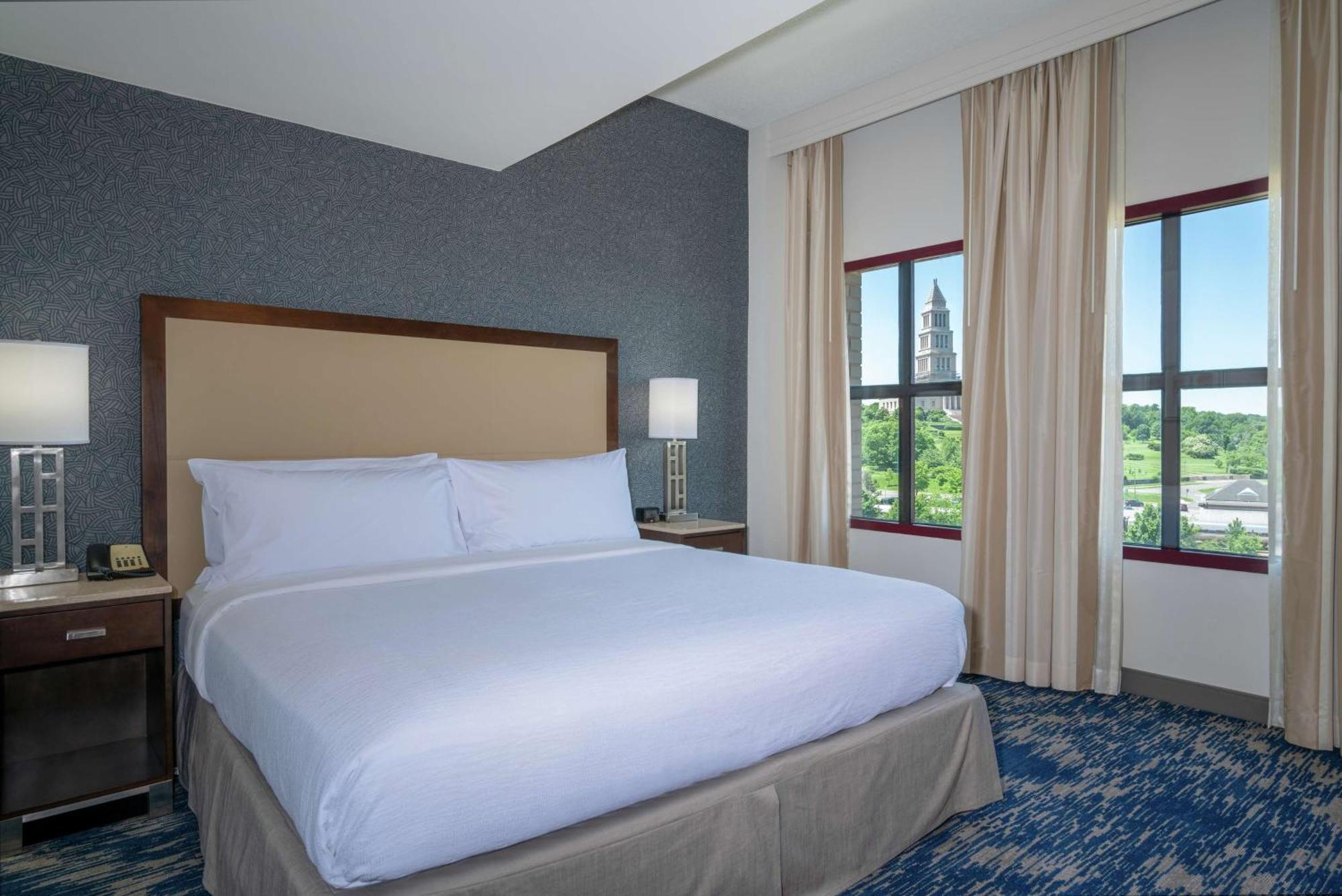 Executive King Suite,1557435841:JPEG