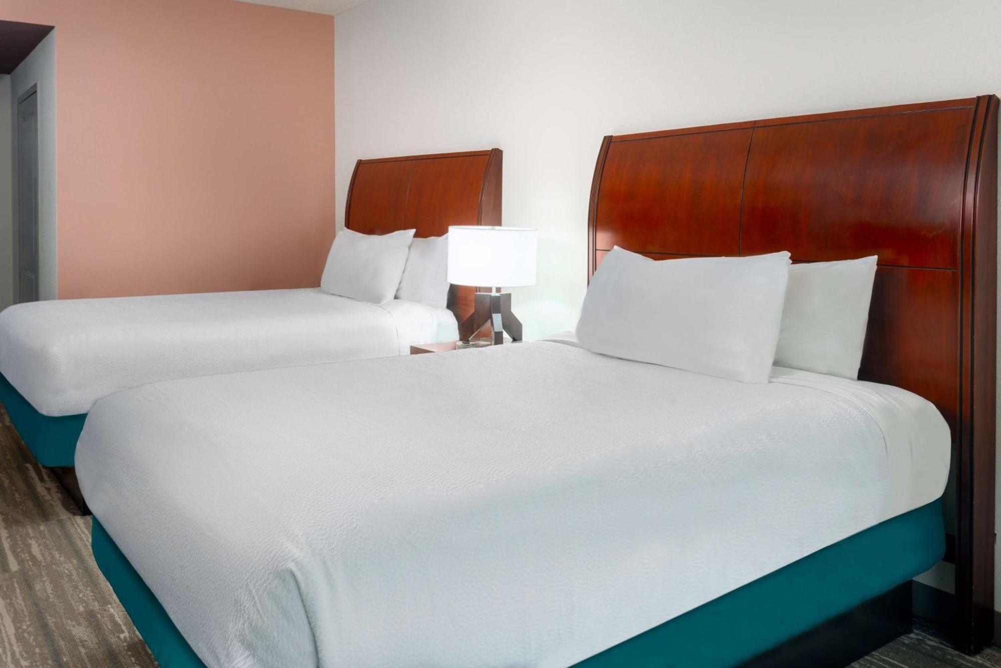 Queen Room with Two Queen Beds and Accessible Tub - Mobility Access