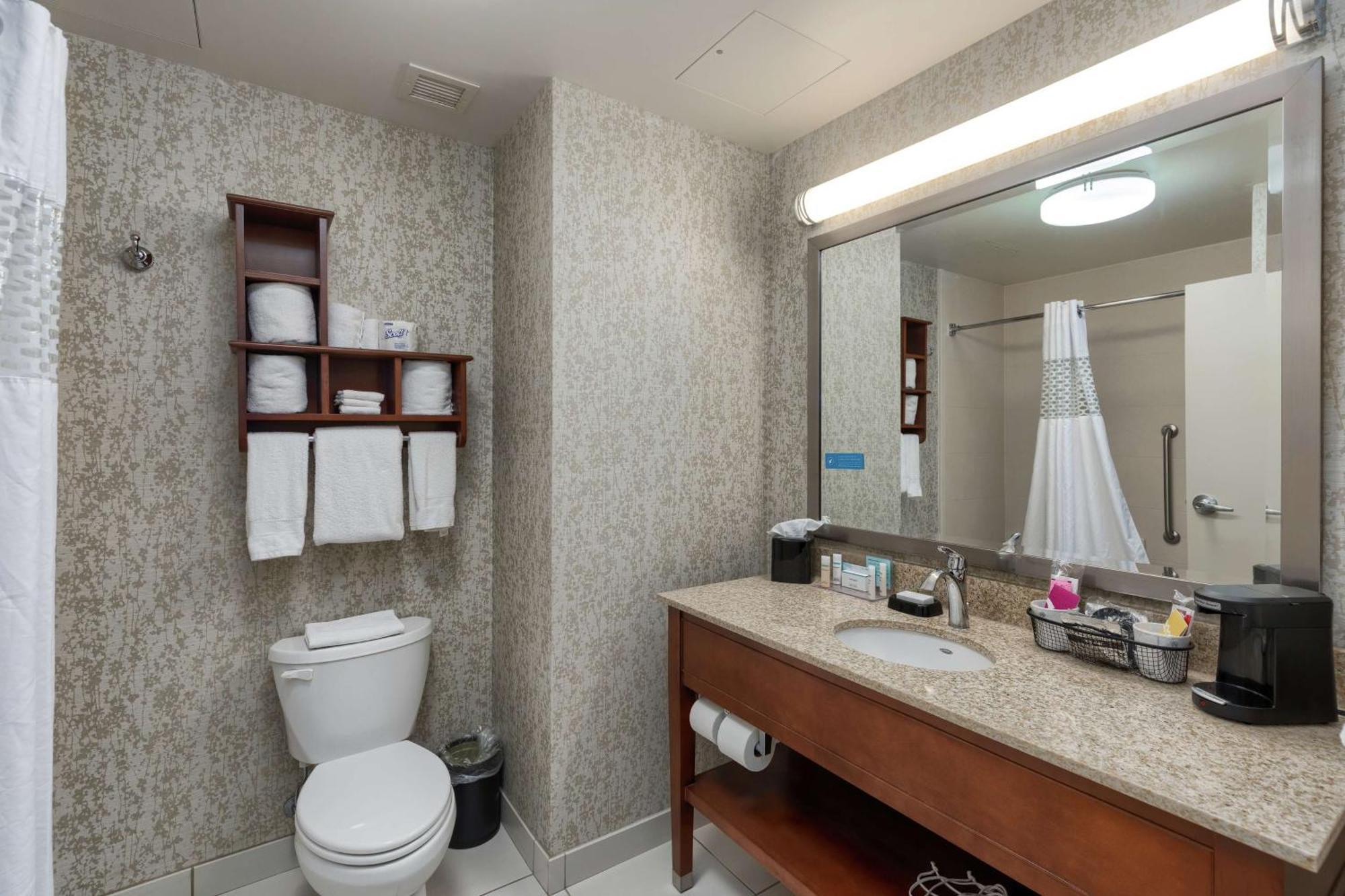Queen Room with Two Queen Beds and City View - Non-Smoking