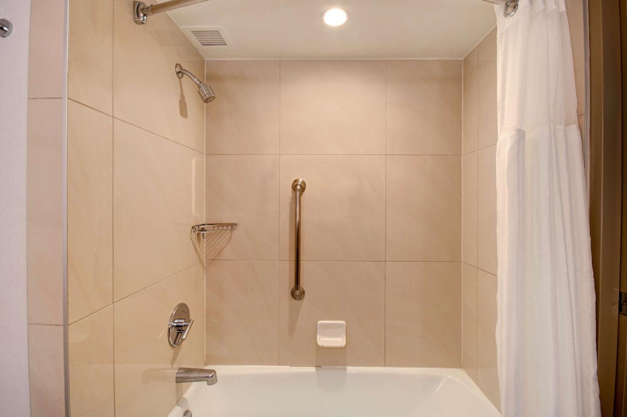 King Room with Mobility Accessible Tub