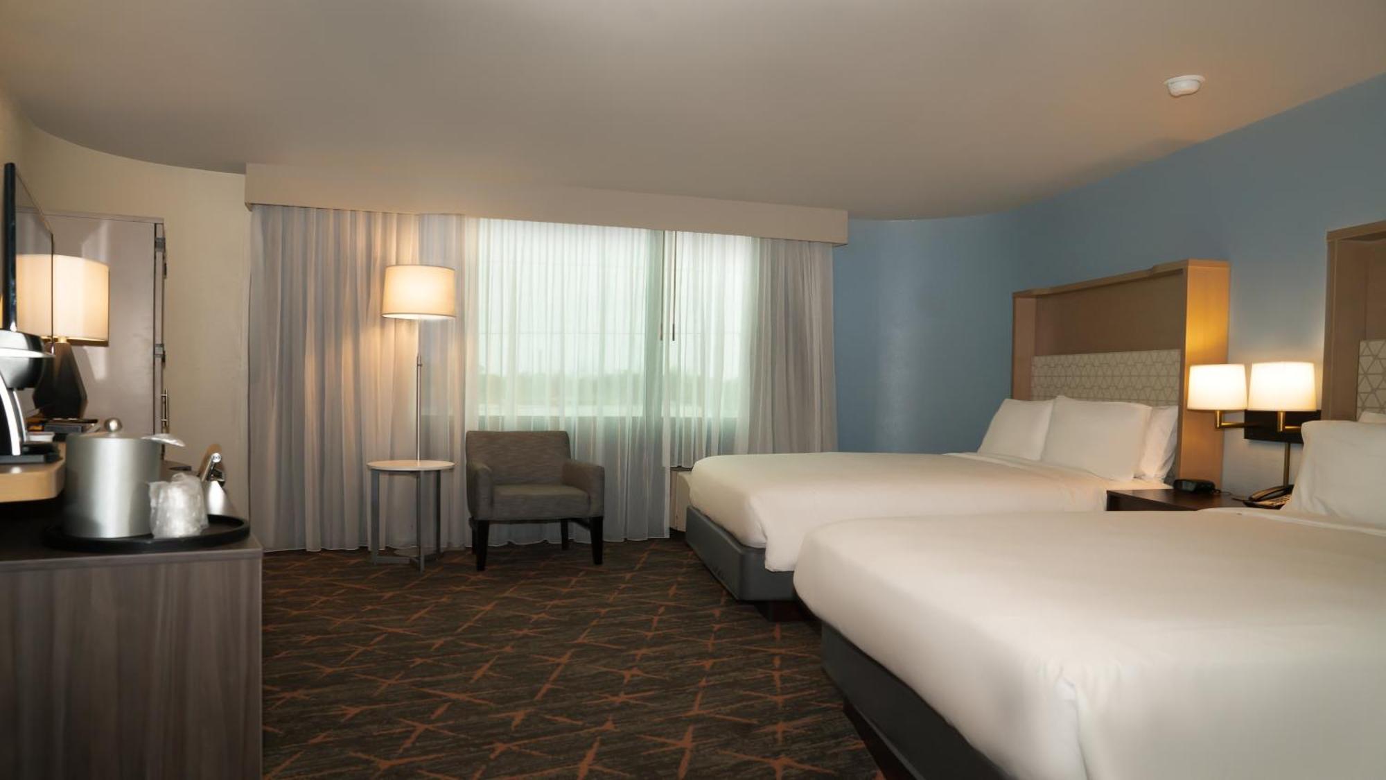 Queen Room with Two Queen Beds - Mobility Access Tub/Non-Smoking