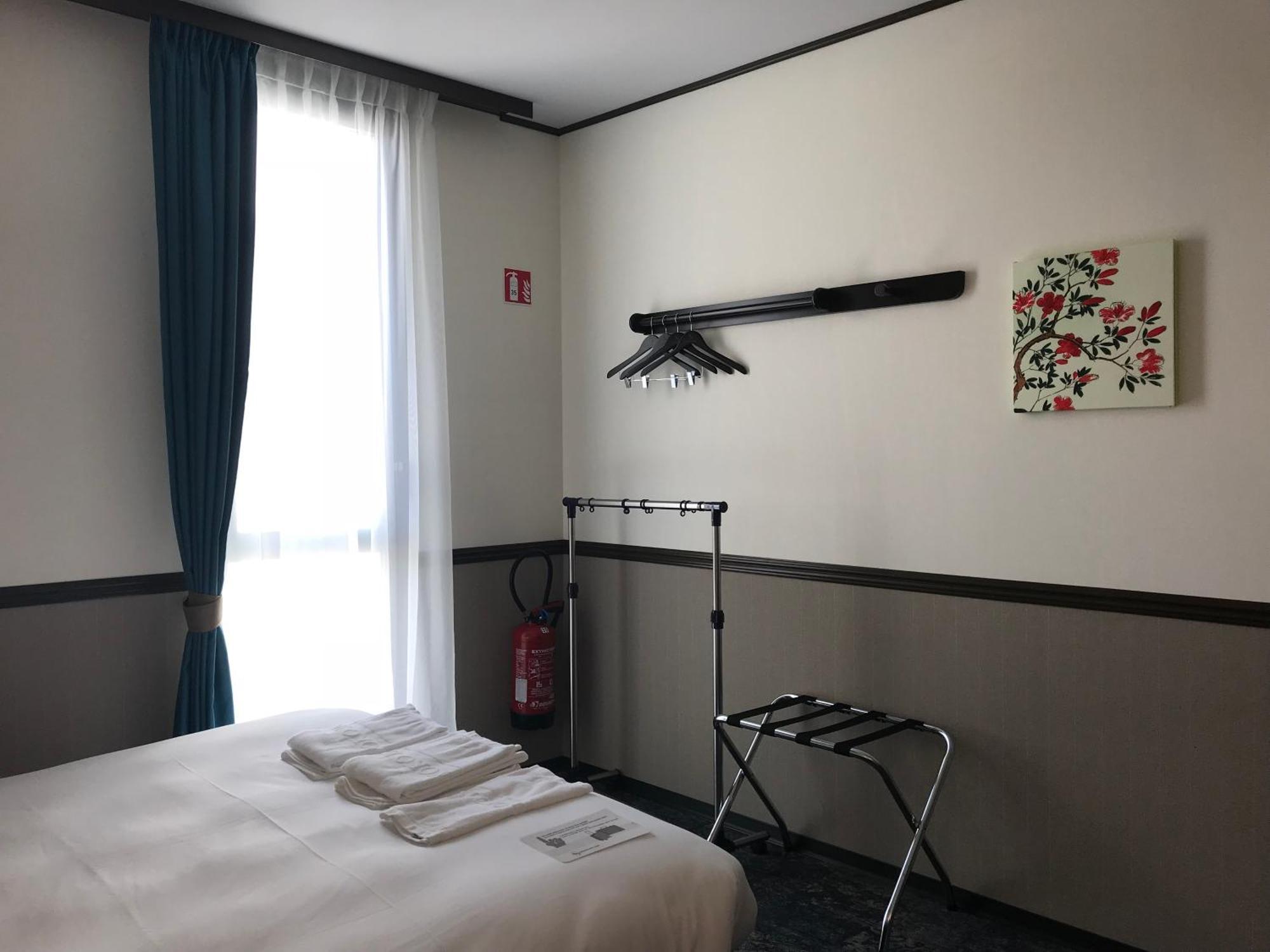 Chambre Double - Accessible aux Personnes à Mobilité Réduite