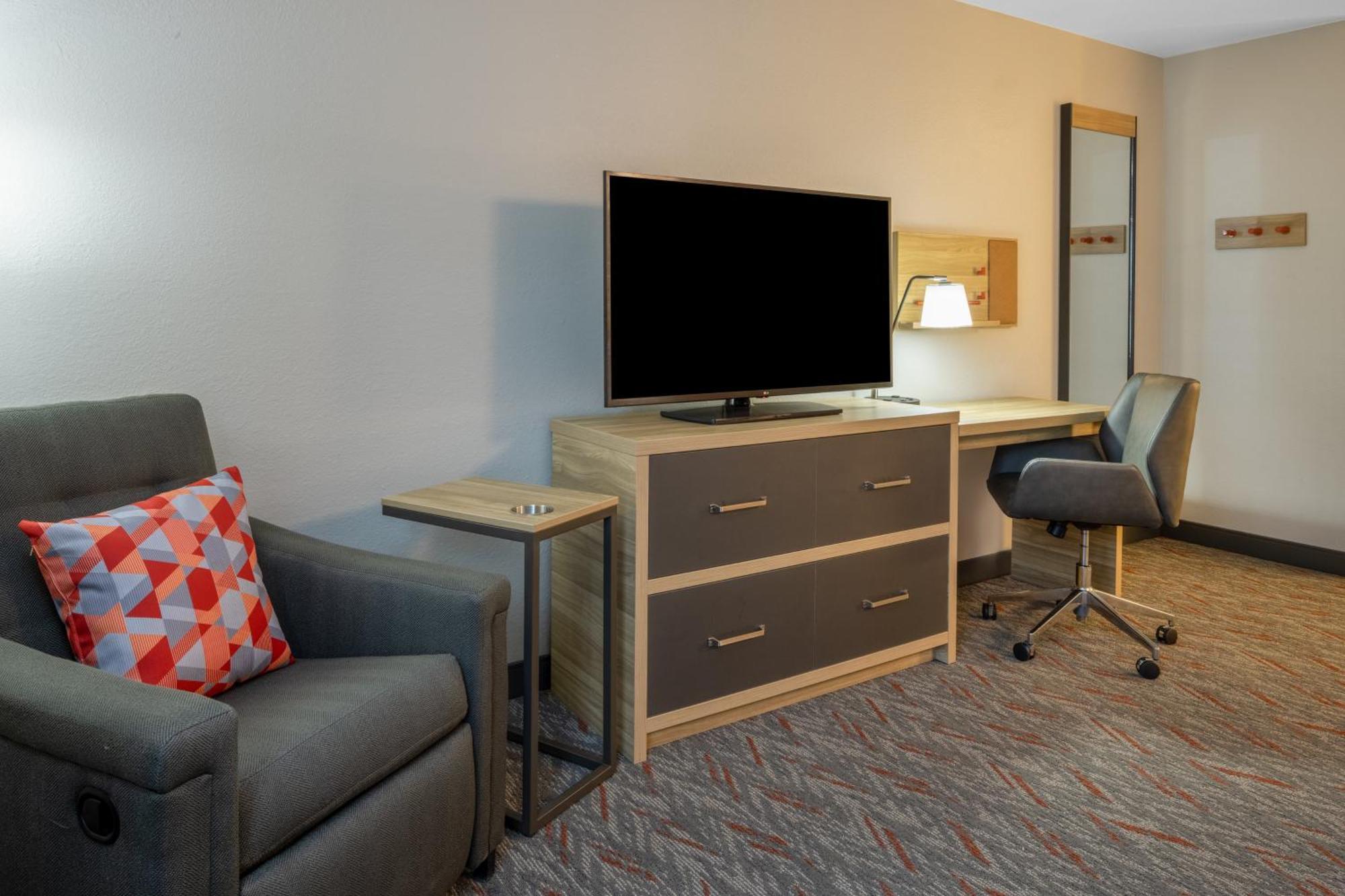 Studio Queen Suite