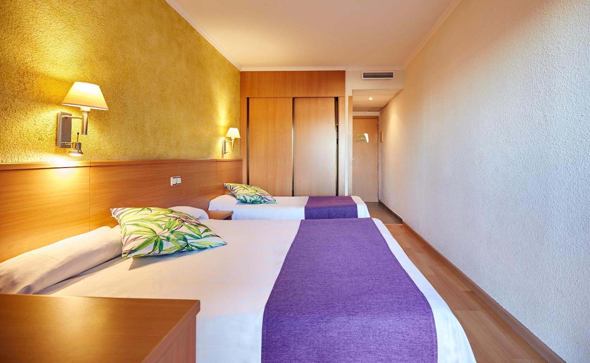 Tweepersoonskamer met 1 of 2 Bedden en een Extra Bed (2 Volwassenen + 1 Kind)