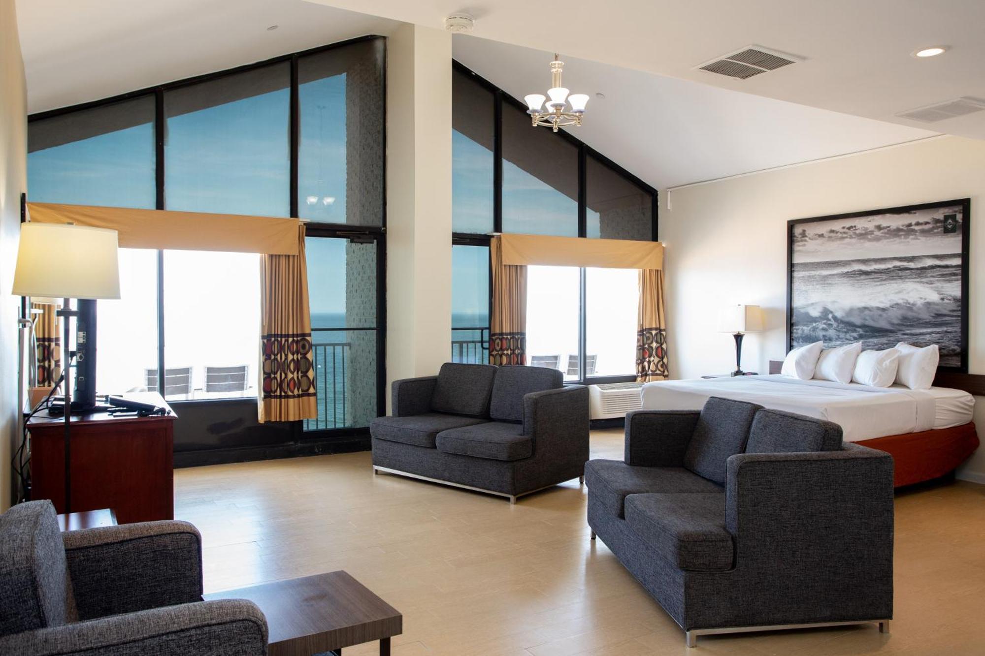 King Suite- Non-Smoking - Oceanfront